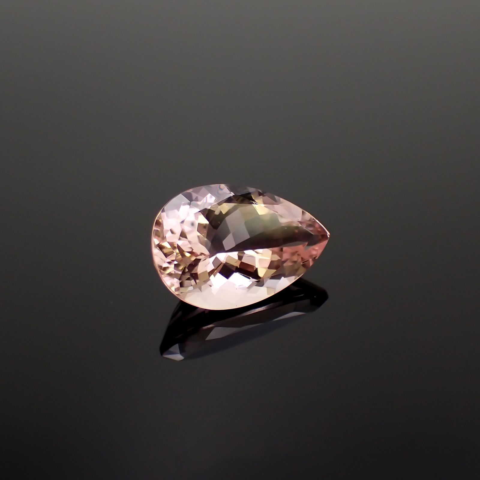 モルガナイト(宝石名モルガナイト)ナイジェリア産 2.711ct ソ付(日独)[221018881]12.22x8.18mm前後