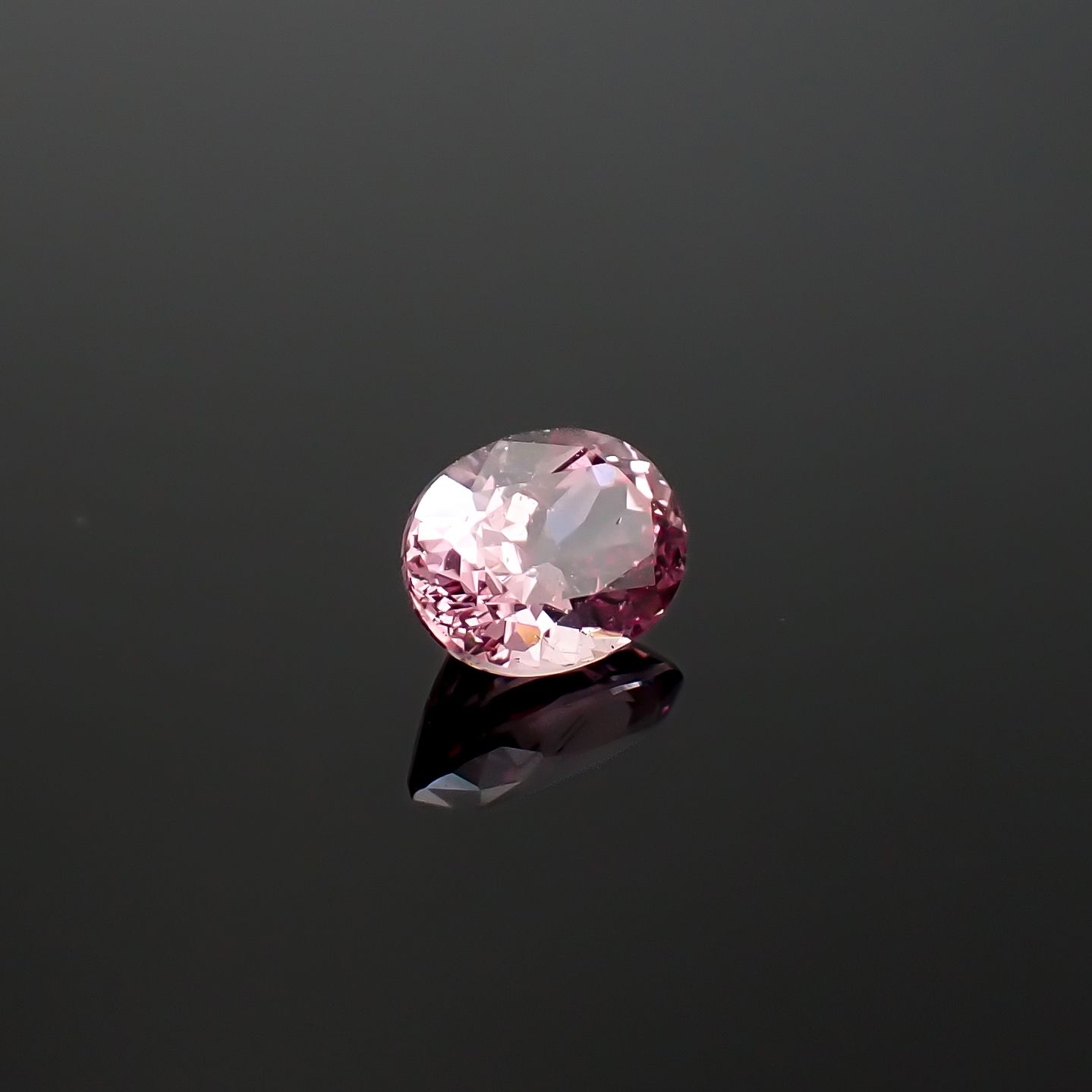 ドラゴンガーネット タンザニア産 1.07ct / 6.8x5.1mm前後 [260532237]