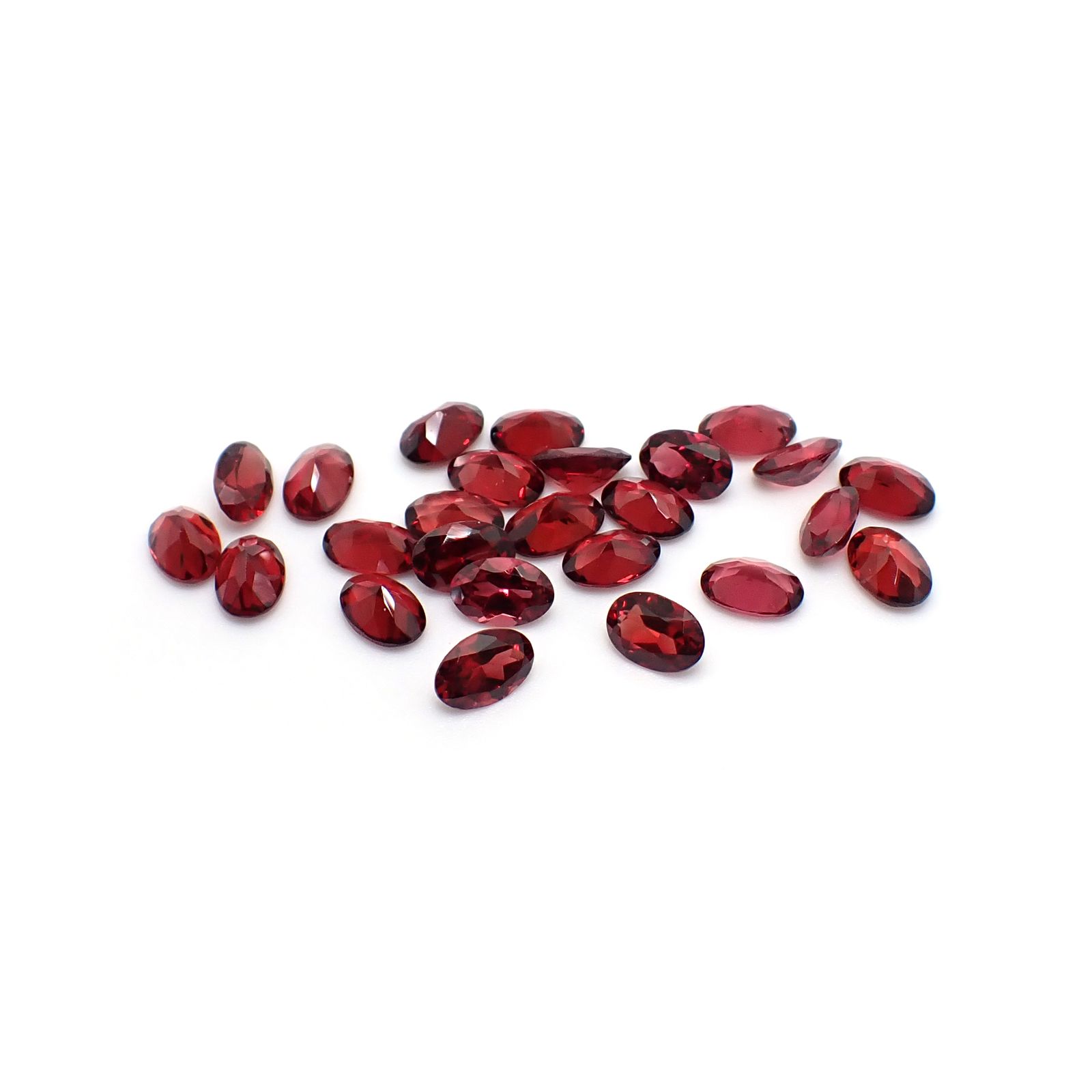 ◇ランダムセレクト◇パイロープアルマンディンガーネット モザンビーク産 約0.50ct / 6.1x4.1mm前後 [260532205-PAC]