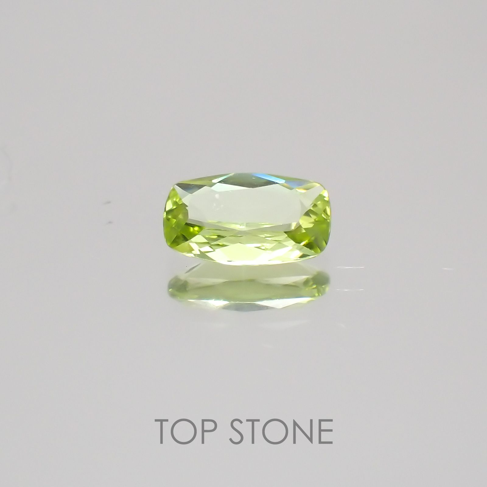 グリーンエンスタタイト カメルーン産 ルース 0.38ct[20128861]6.1×3.8mm前後
