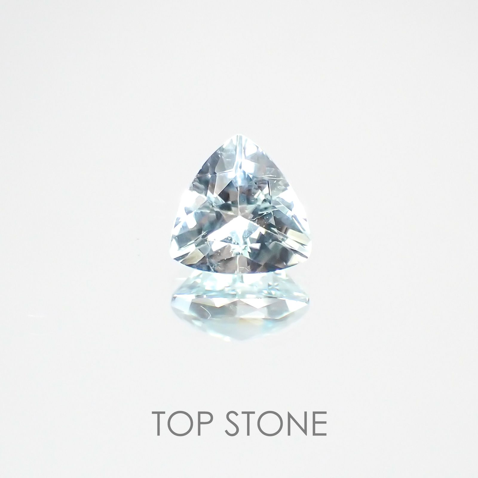 アンブリゴナイト/モンテブラサイト マダガスカル産 ルース 0.9ct[21018018]6.5×6.5mm前後