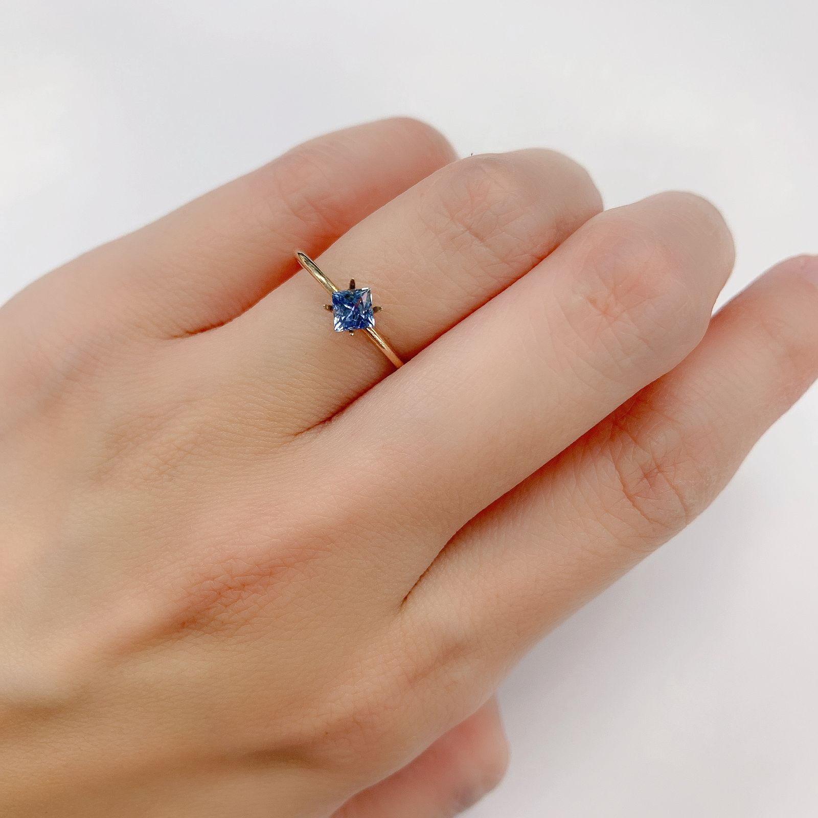 ◇プリンセスカット◇サファイア(宝石名サファイア)タンザニア産 0.38ct 識別済[220113884]3.6x3.6mm前後