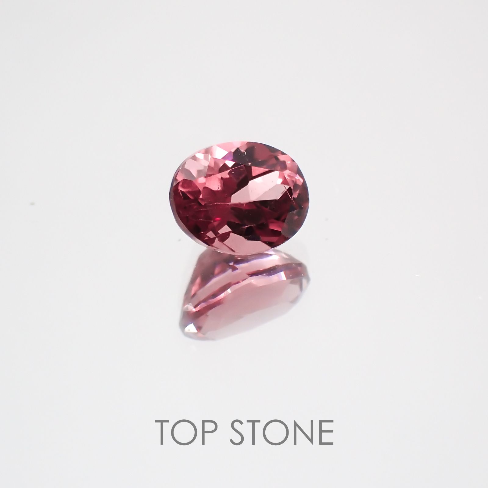 カラーチェンジマラヤガーネット タンザニア産 ルース 0.72ct[21059666]5.6×4.5mm前後