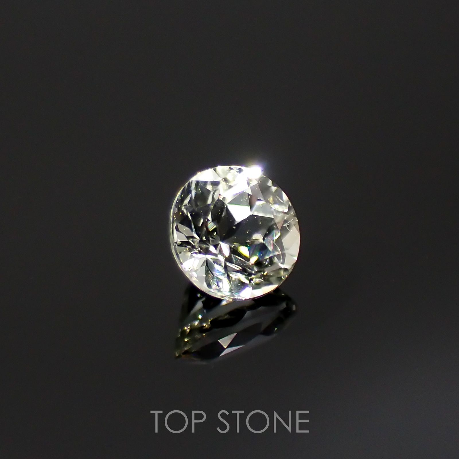 リューコガーネット(宝石名ホワイト グロッシュラー・ガーネット)ビルマ産 0.28ct 識別済[220115445]3.6x3.6mm前後