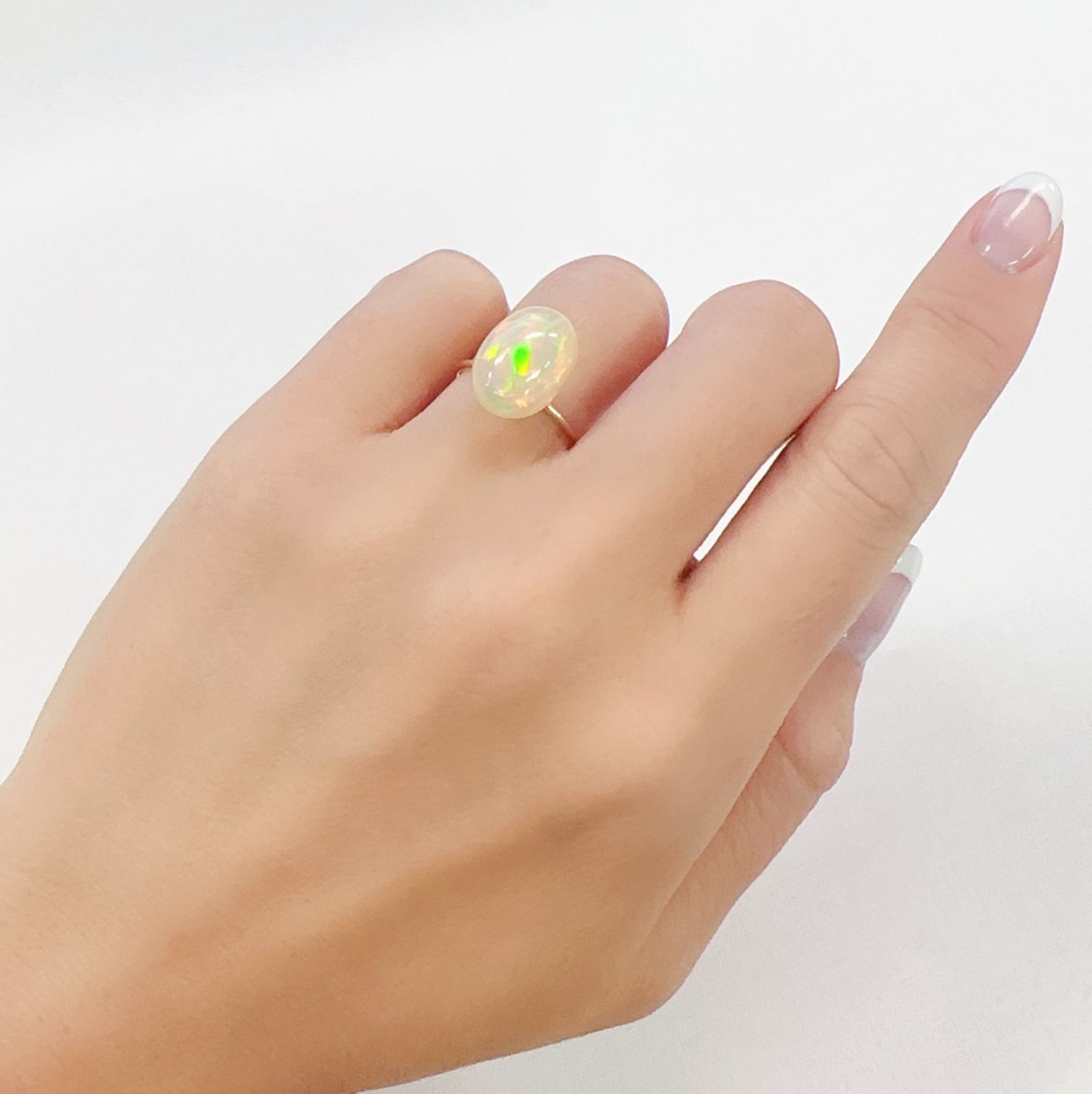 エチオピアオパール(宝石名オパール)エチオピア産 4.22ct 識別済[230722819]13.5x9.8mm前後