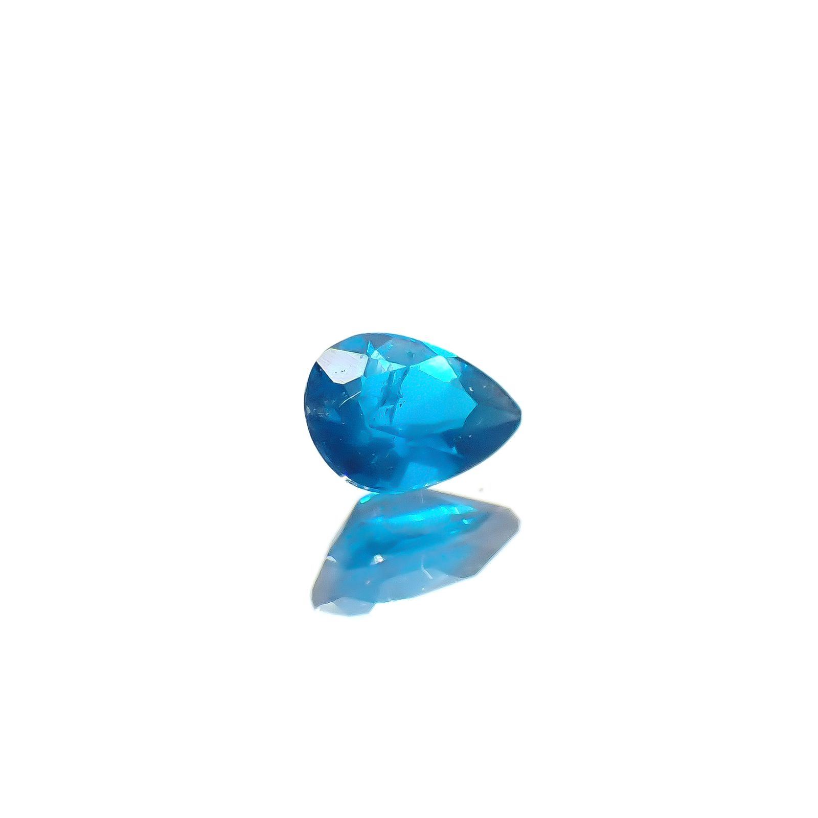 アウイナイト フルオレッセンス(宝石名アウイナイト)ドイツ産 0.11ct 識別済[240527502]4x2.8mm前後