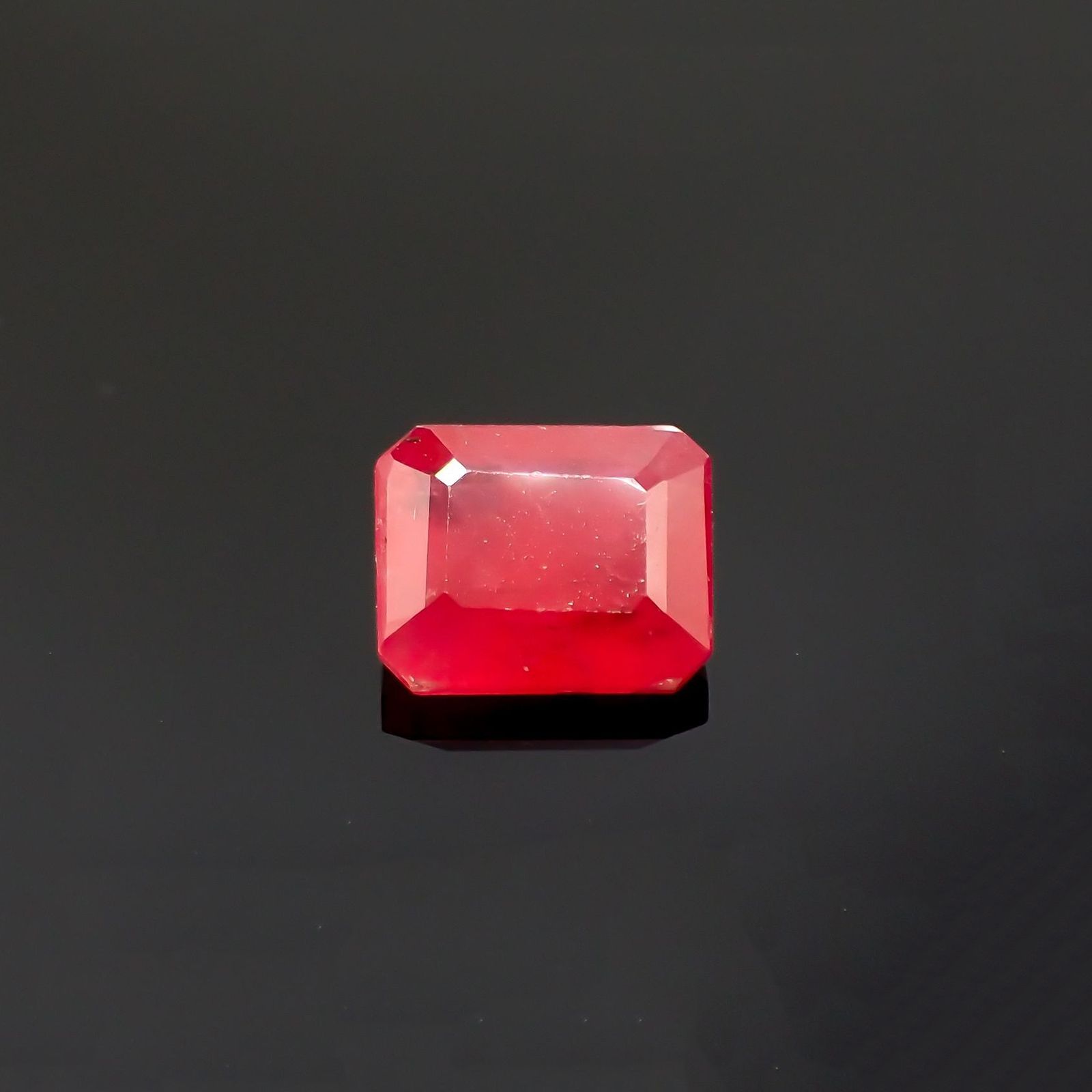 ロードナイト(宝石名ロードナイト)ブラジル産 識別済 1.79ct / 7.7x6.3mm前後 [220616715]