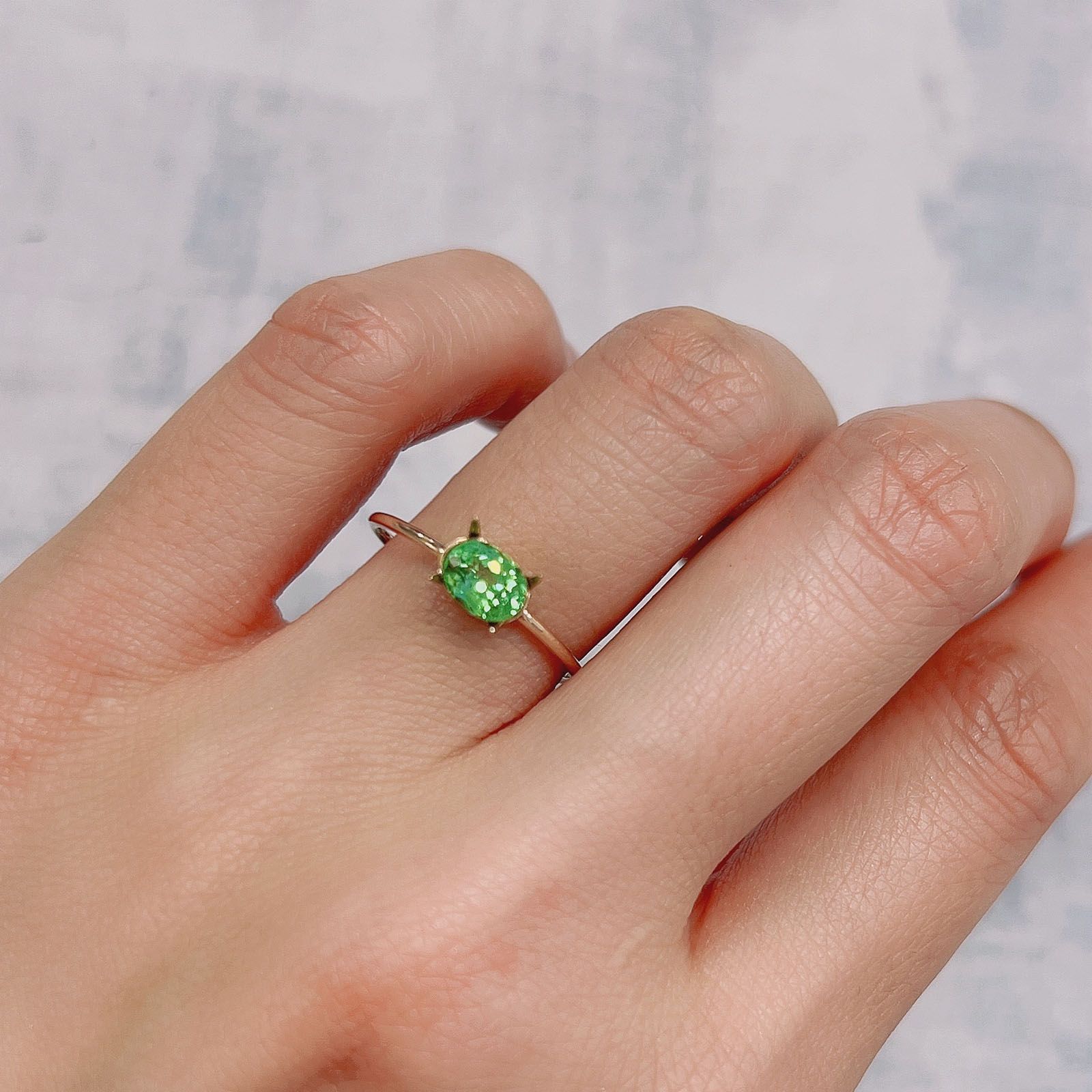 ミントガーネット(宝石名グリーン グロッシュラー・ガーネット) タンザニア産 0.602ct ソ付(彩珠)[210711926]5.7×4.4mm前後