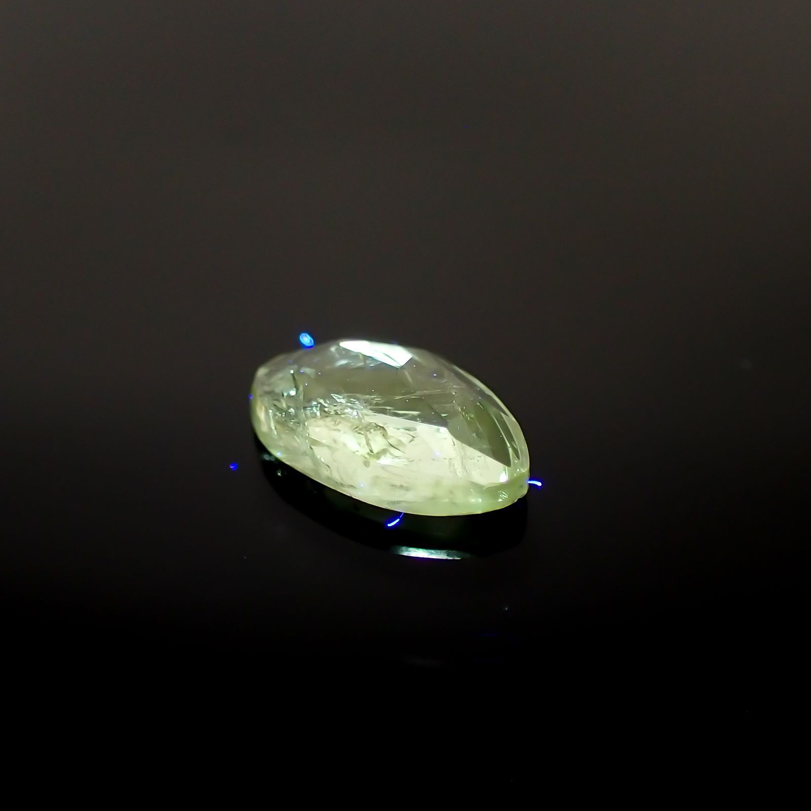 ◇ローズカット◇バナジウムコーネルピン(宝石名コーネルピン)タンザニア・タンガ州産 0.81ct 識別済[220115552]7.9x4.9mm前後