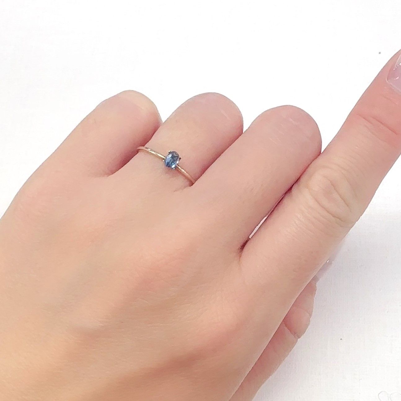 タトゥーアクアマリン ブラジル・ミナスジェライス州タトゥー鉱山産 0.14ct[240627942]4x2.8mm前後