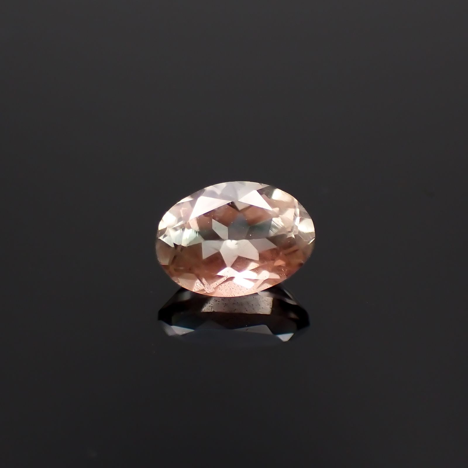 パーティカラーオレゴンサンストーン アメリカ・オレゴン州産 0.73ct[230722842]6.8x4.8mm前後