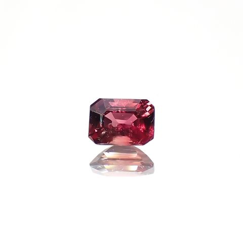 バーガンディーサファイア(宝石名サファイア)タンザニア産 0.22ct 識別済[240226291]3.8x2.8mm前後