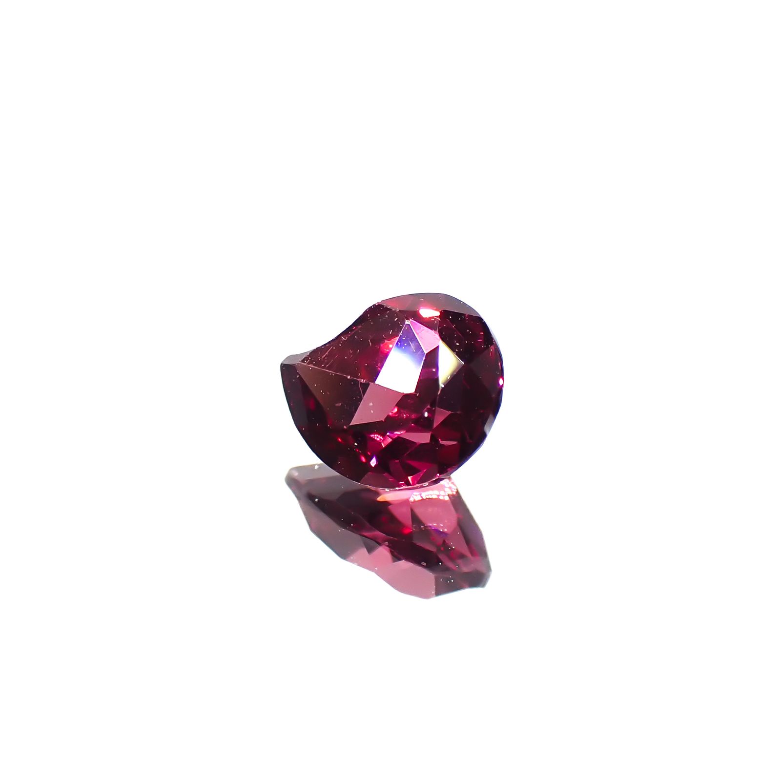 ◇カスタムカット◇パイロープアルマンディンガーネット モザンビーク産 0.82ct[240928958]6.3x5.2mm前後
