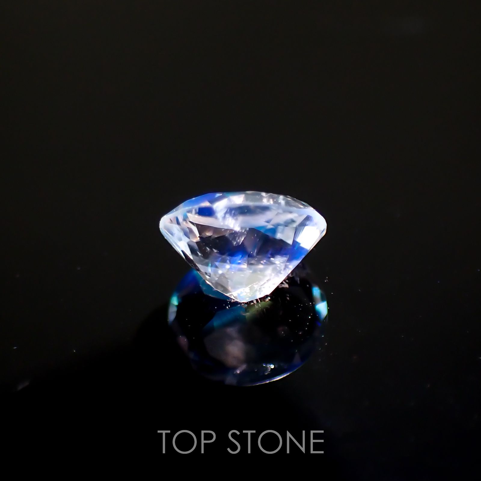 レインボームーンストーン(宝石名ラブラドライト)タンザニア産 0.69ct 識別済[220717206]6.4x5.5mm前後