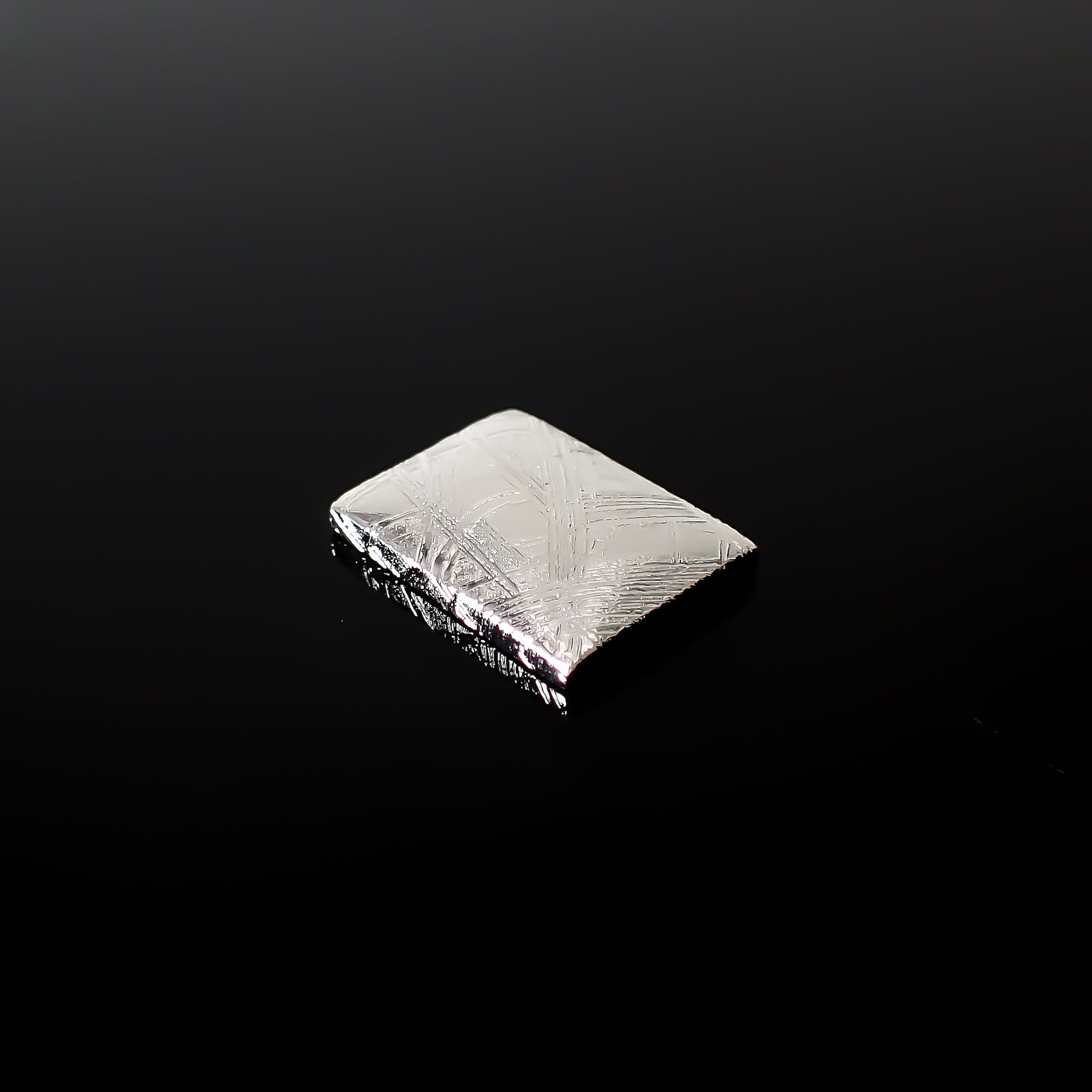 ムオニナルスタ隕石 発見地:スウェーデン 16.40ct[240125789]15.7x12mm前後