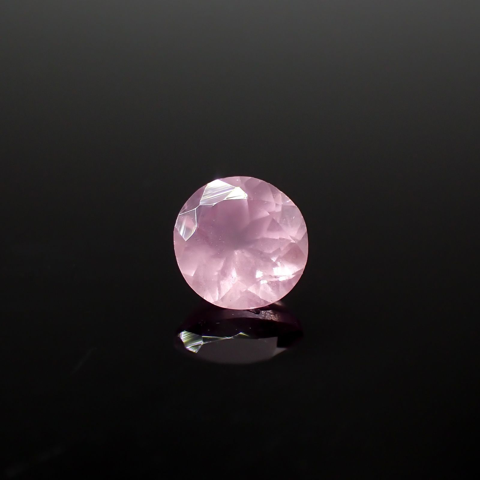 シルキーピンクスピネル タンザニア産 0.50ct / 4.8x4.8mm前後 [260524951]