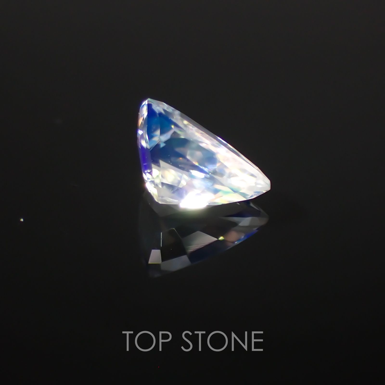 レインボームーンストーン(アンデシンラブラドライト) マダガスカル産 ルース 0.47ct[210310125]6.2×4.5mm前後