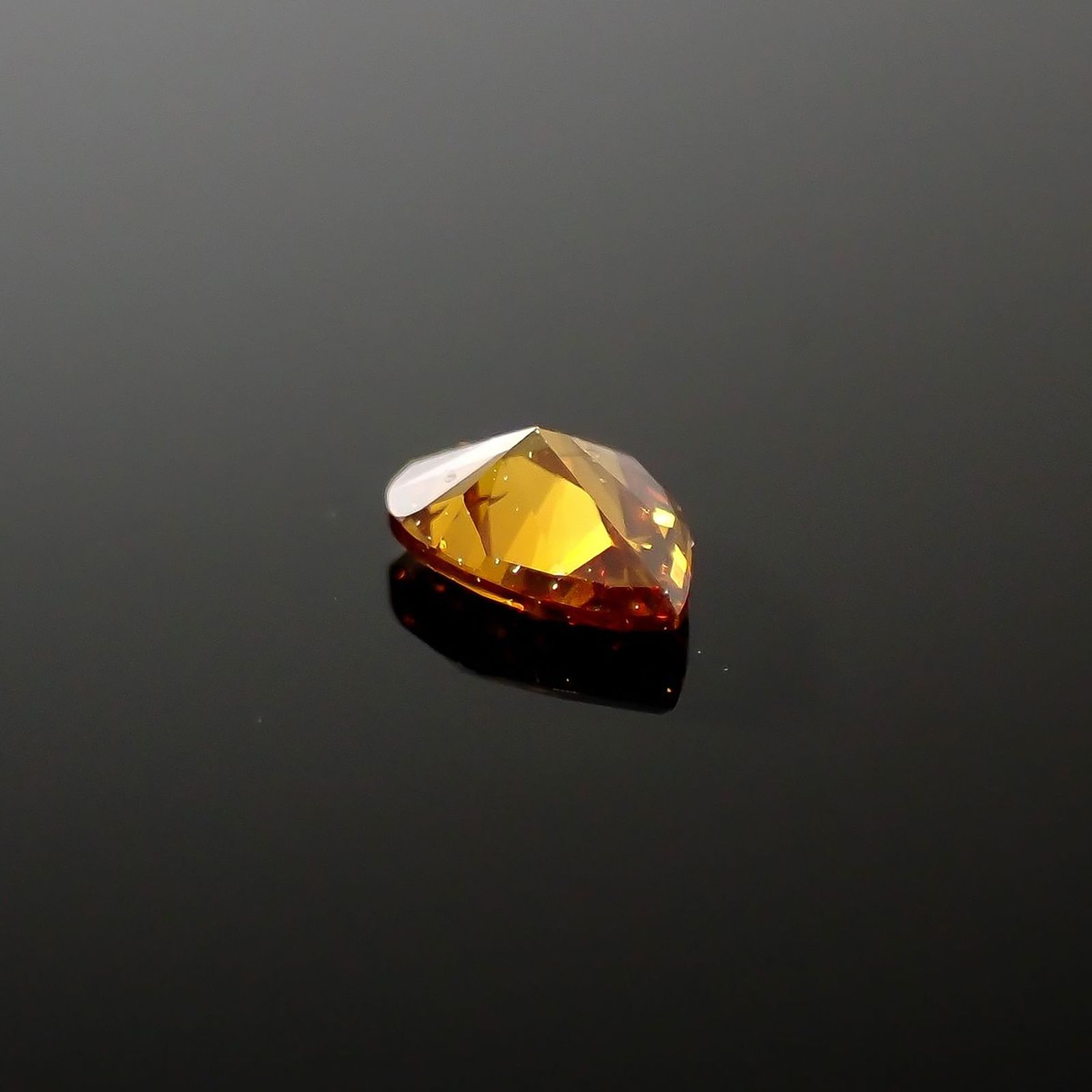 オレンジダイヤモンド SI-2 | FANCY DEEP YELLOWISH ORANGE(宝石名ダイアモンド) ソ付(CGL) 0.122ct / 4.07x2.77mm前後 [240427041]