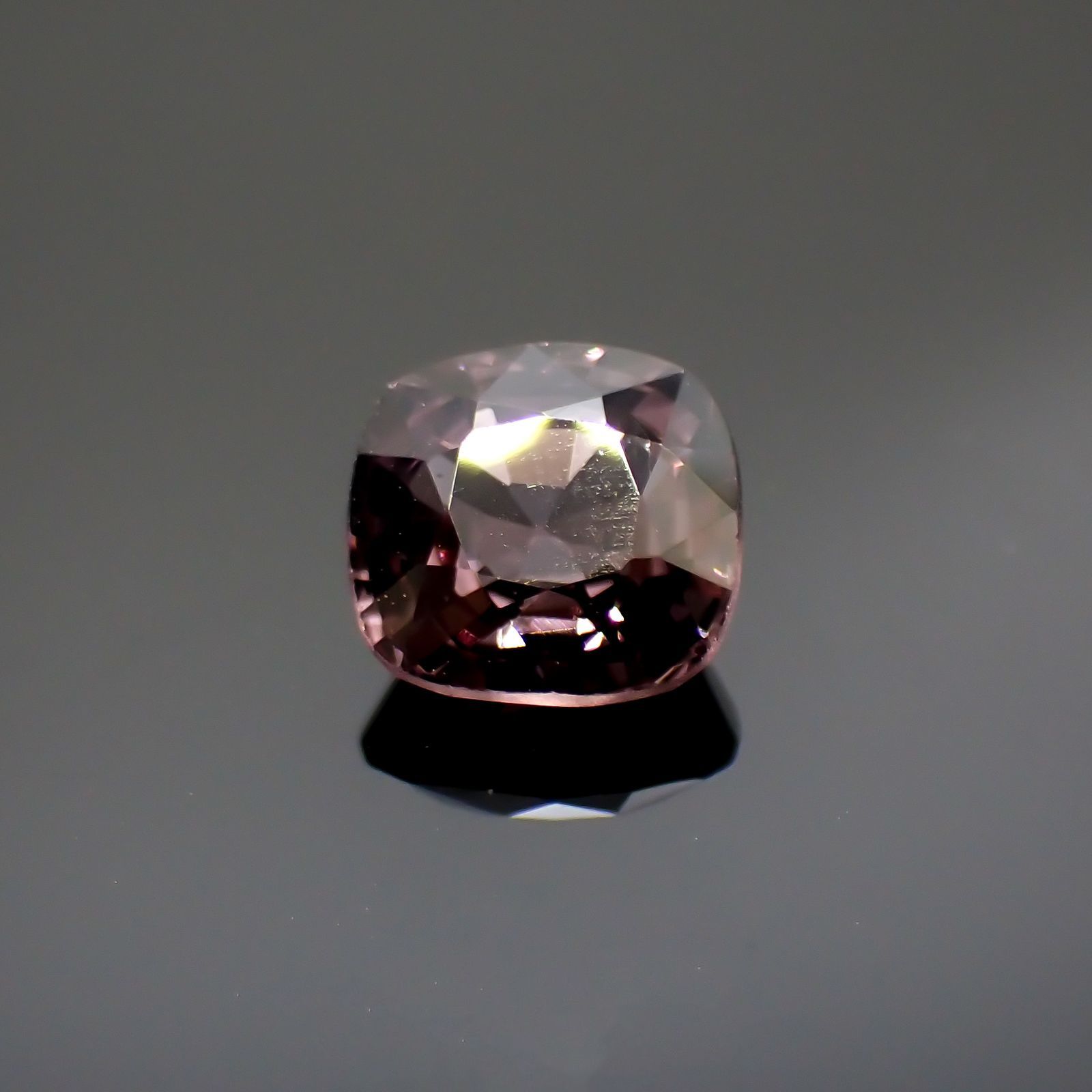 パープルスピネル(宝石名スピネル)ビルマ産 1.41ct 識別済 パープルスピネル(宝石名スピネル)ビルマ産 1.41ct 識別済