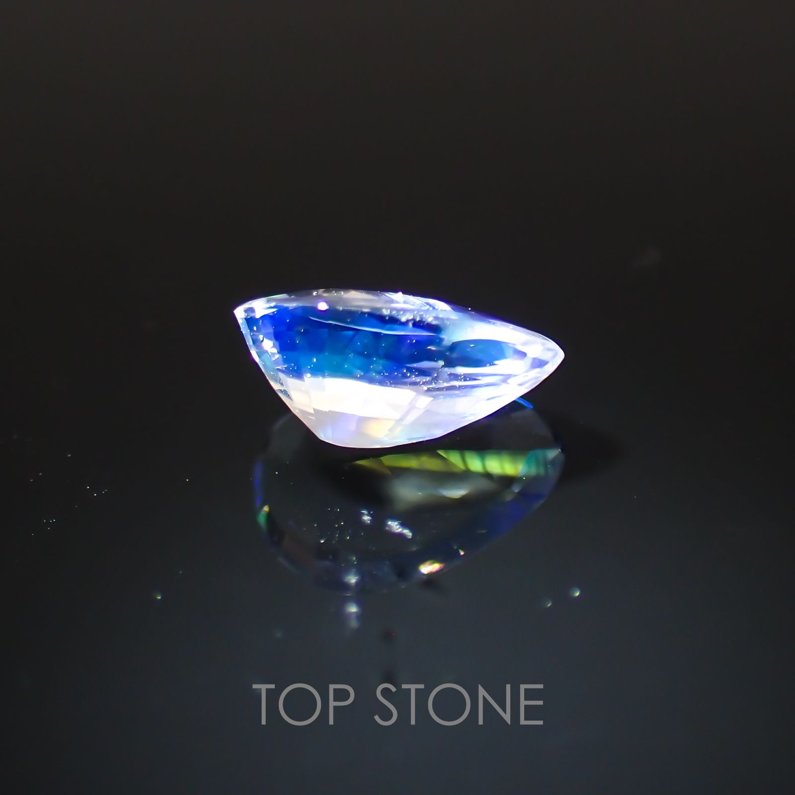 レインボームーンストーン(アンデシンラブラドライト) マダガスカル産 ルース 1.01ct[210310398]8.2×6mm前後
