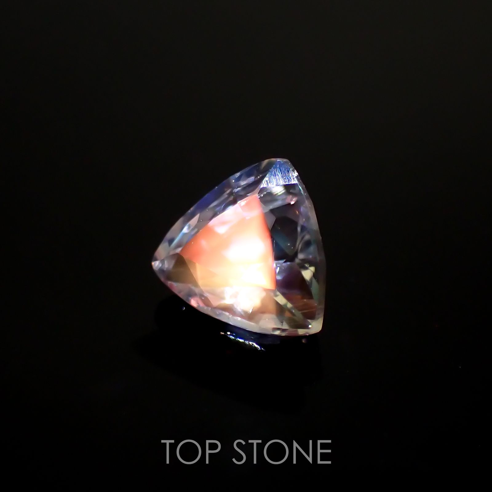 レインボームーンストーン(宝石名ラブラドライト)マダガスカル産 0.47ct 識別済[211113758]5.2x5.7mm前後
