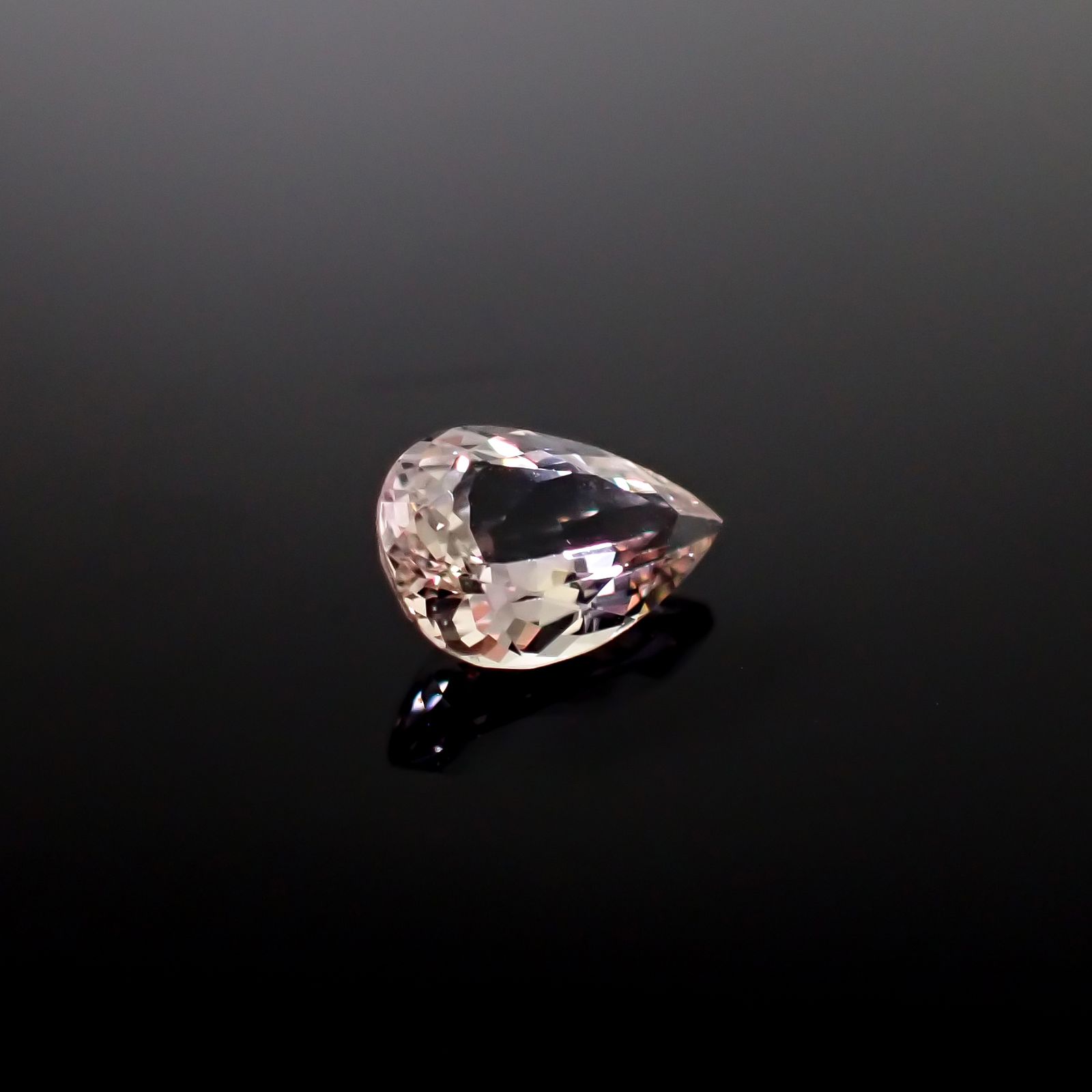 ピンクゾイサイト(宝石名ピンク・ゾイサイト)タンザニア産 0.972ct ソ付(彩珠)[241129500]8.1x5.4mm前後