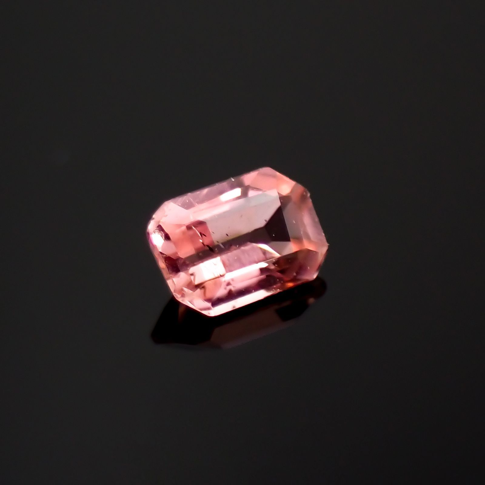 ヴェイリネナイト(宝石名ベイリネナイト)パキスタン産 0.090ct 識別済[221219287]3.1x2.1mm前後