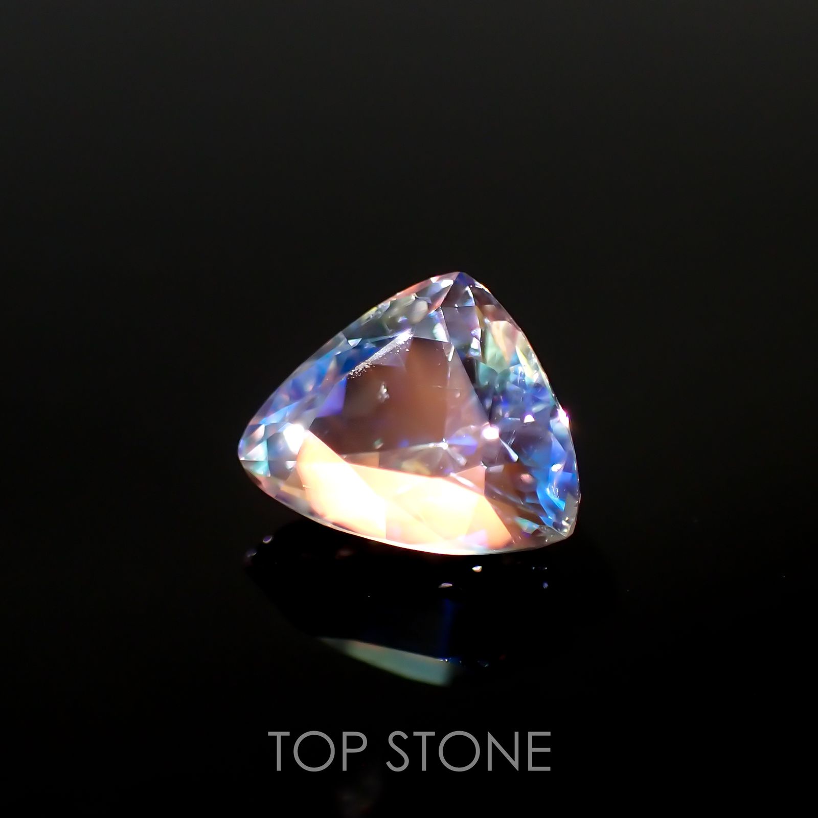 レインボームーンストーン(宝石名ラブラドライト) マダガスカル産 1.586ct ソ付(彩珠)[210711769]7.1×8.9mm前後