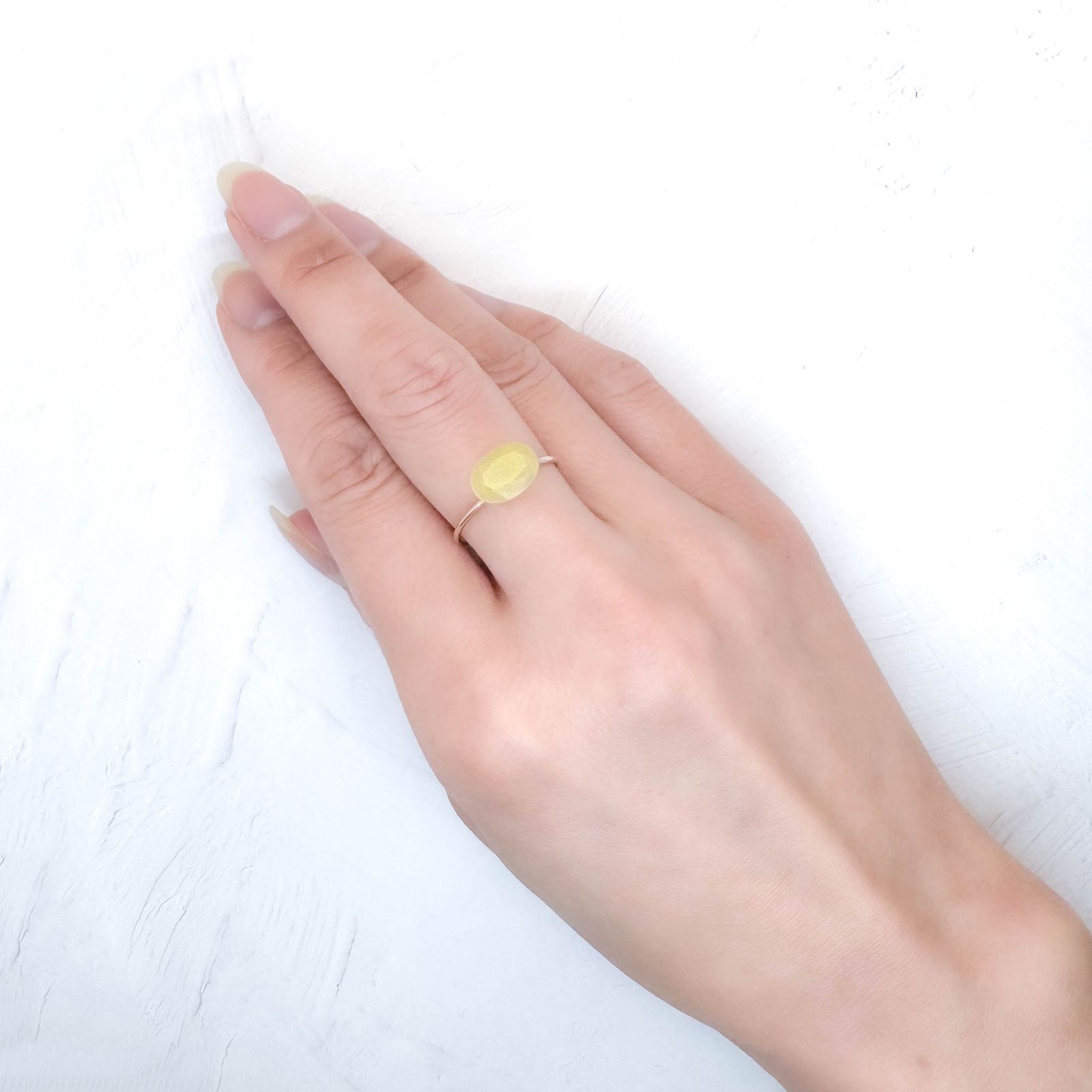 イエロースミソナイト イタリア産 2.18ct / 9.9x7.1mm前後 [251231402]