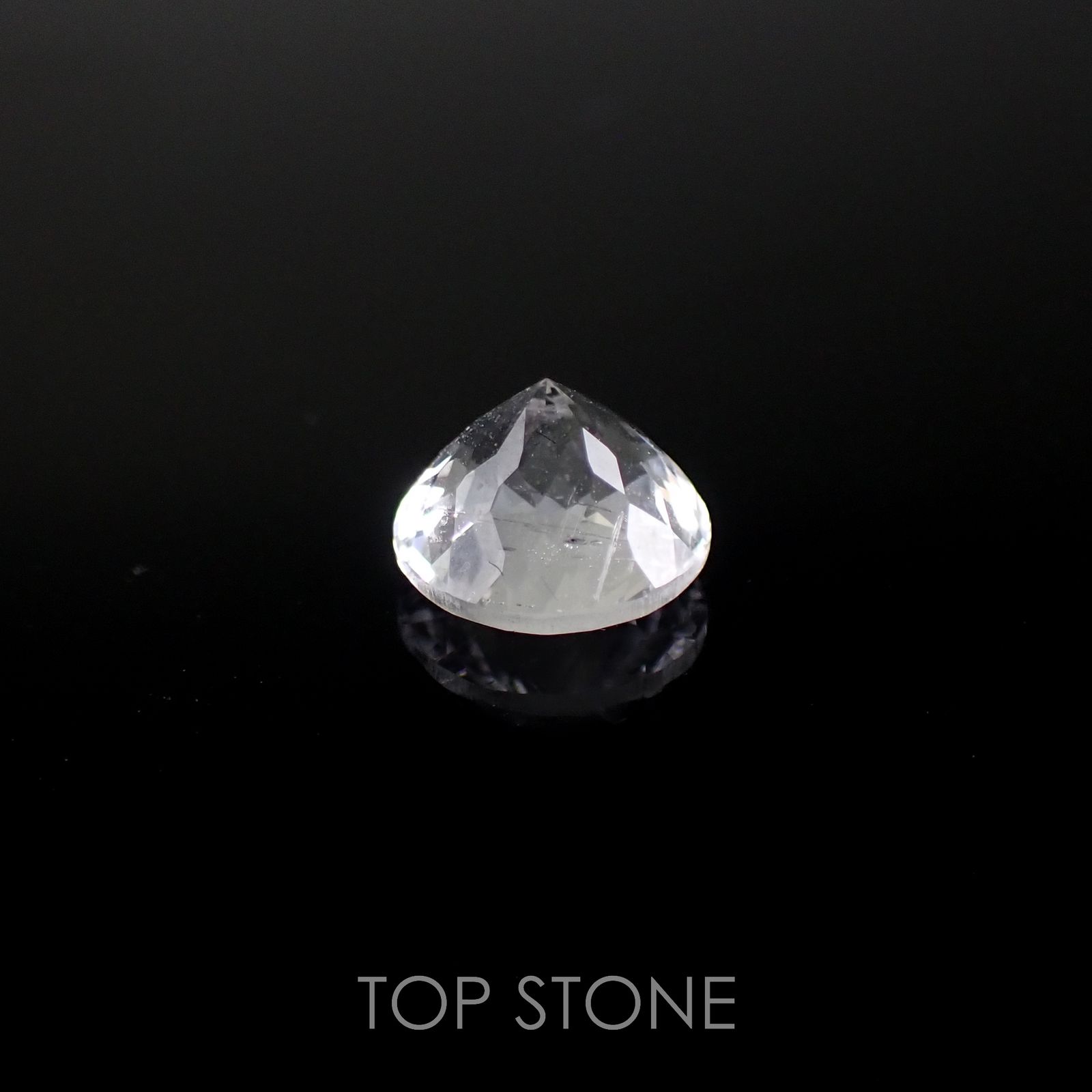フェナカイト(宝石名フェナカイト)マダガスカル産 1.57ct 識別済[220716956]7.3x7.2mm前後