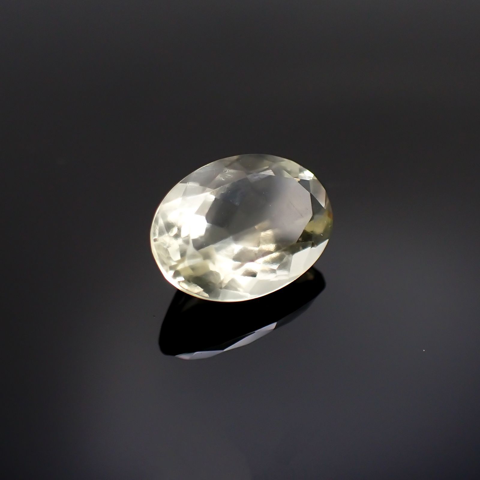 リビアングラス(宝石名インパクトガラス(衝撃溶融ガラス))発見地：エジプト・リビア砂漠 4.69ct 識別済[211213798]14.1x10mm前後