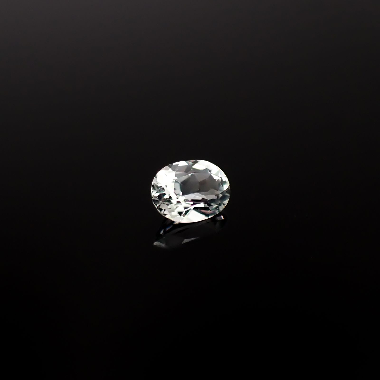 アクロアイト ナイジェリア産 0.26ct / 4.8x3.5mm前後 [251231360]