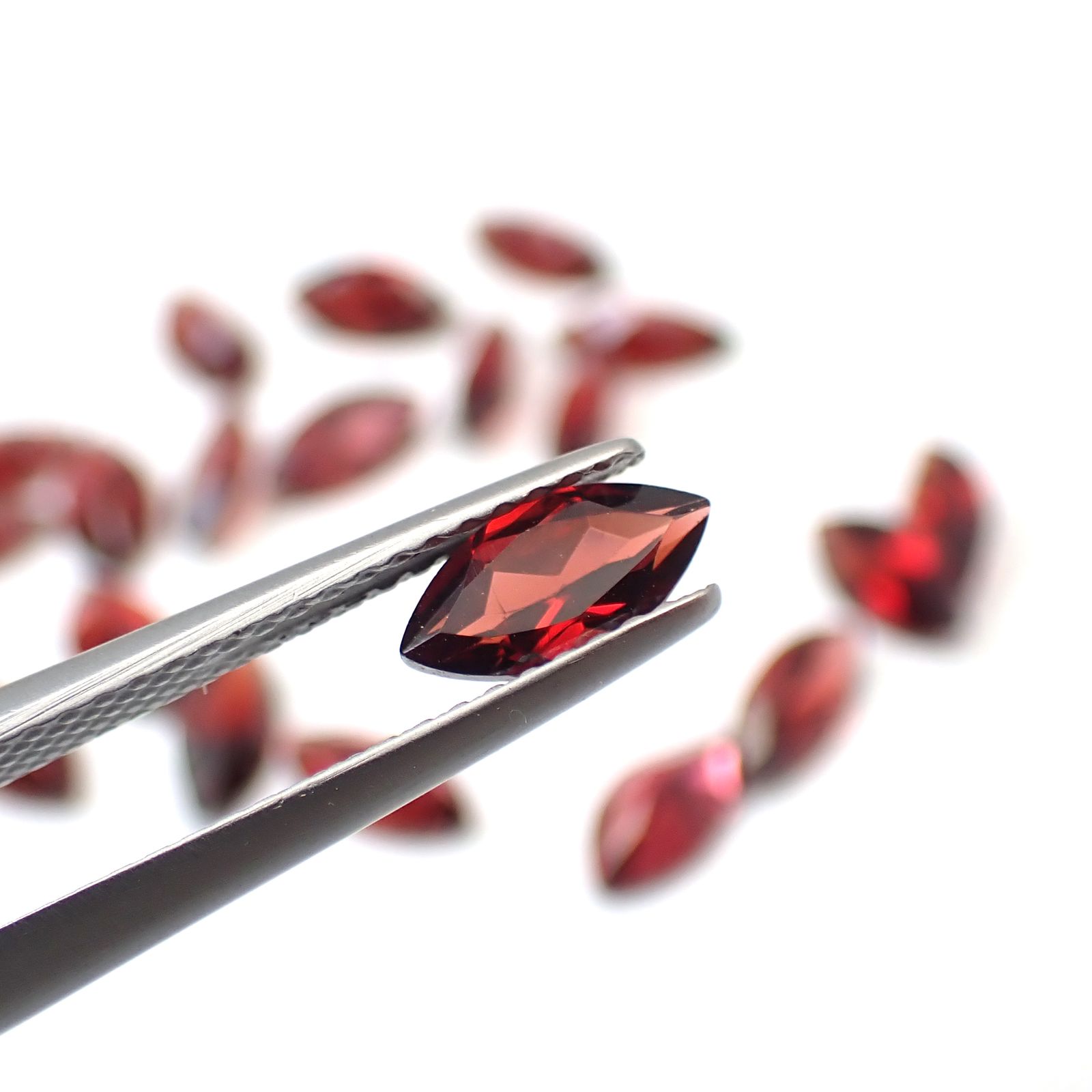 ◇ランダムセレクト◇パイロープアルマンディンガーネット モザンビーク産 約0.64ct / 8.1x4mm前後 [260532217]