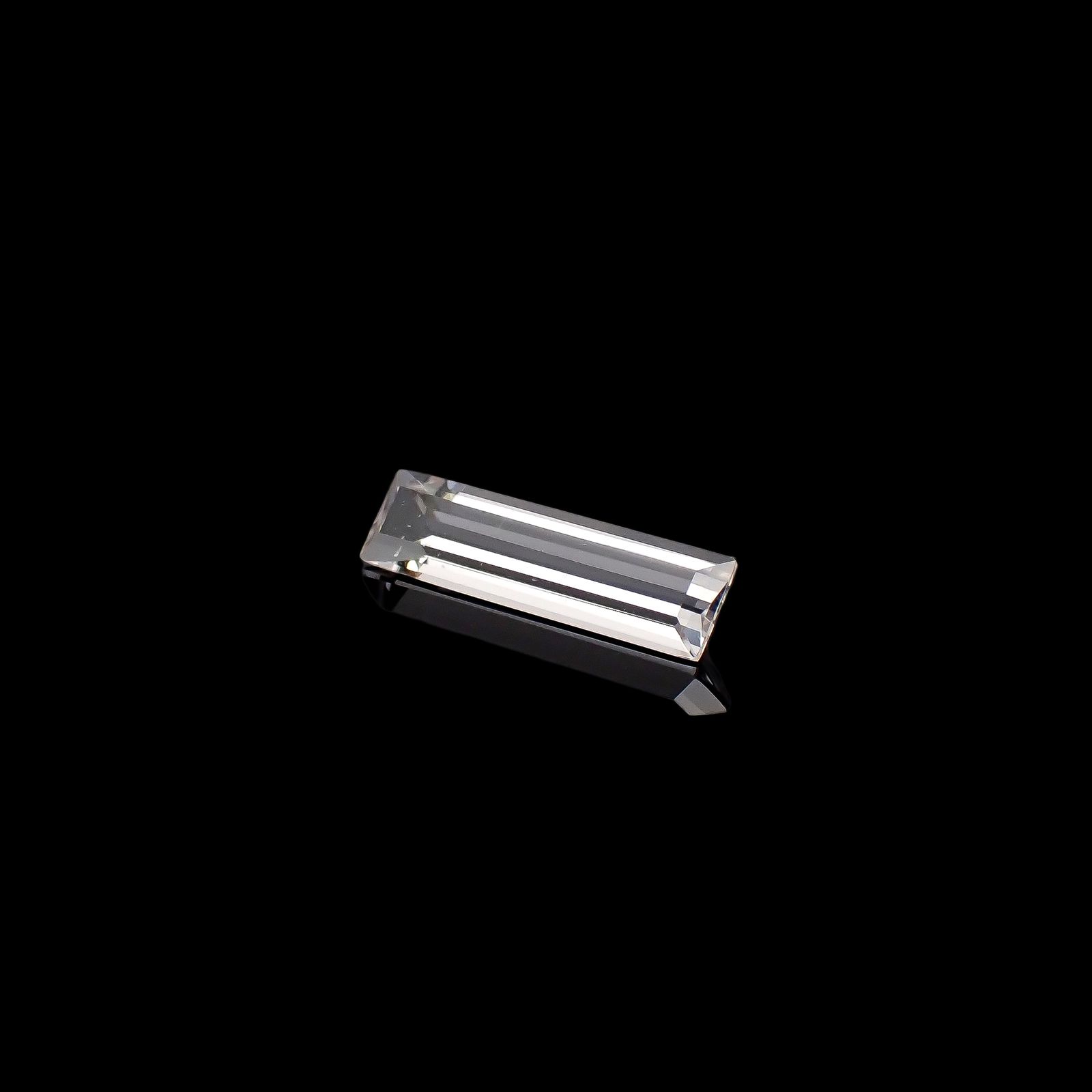 ナトロライト(宝石名ナトロライト)アメリカ・ニュージャージー州産 1.606ct ソ付(日独)[240527769]16.19x4.47mm前後