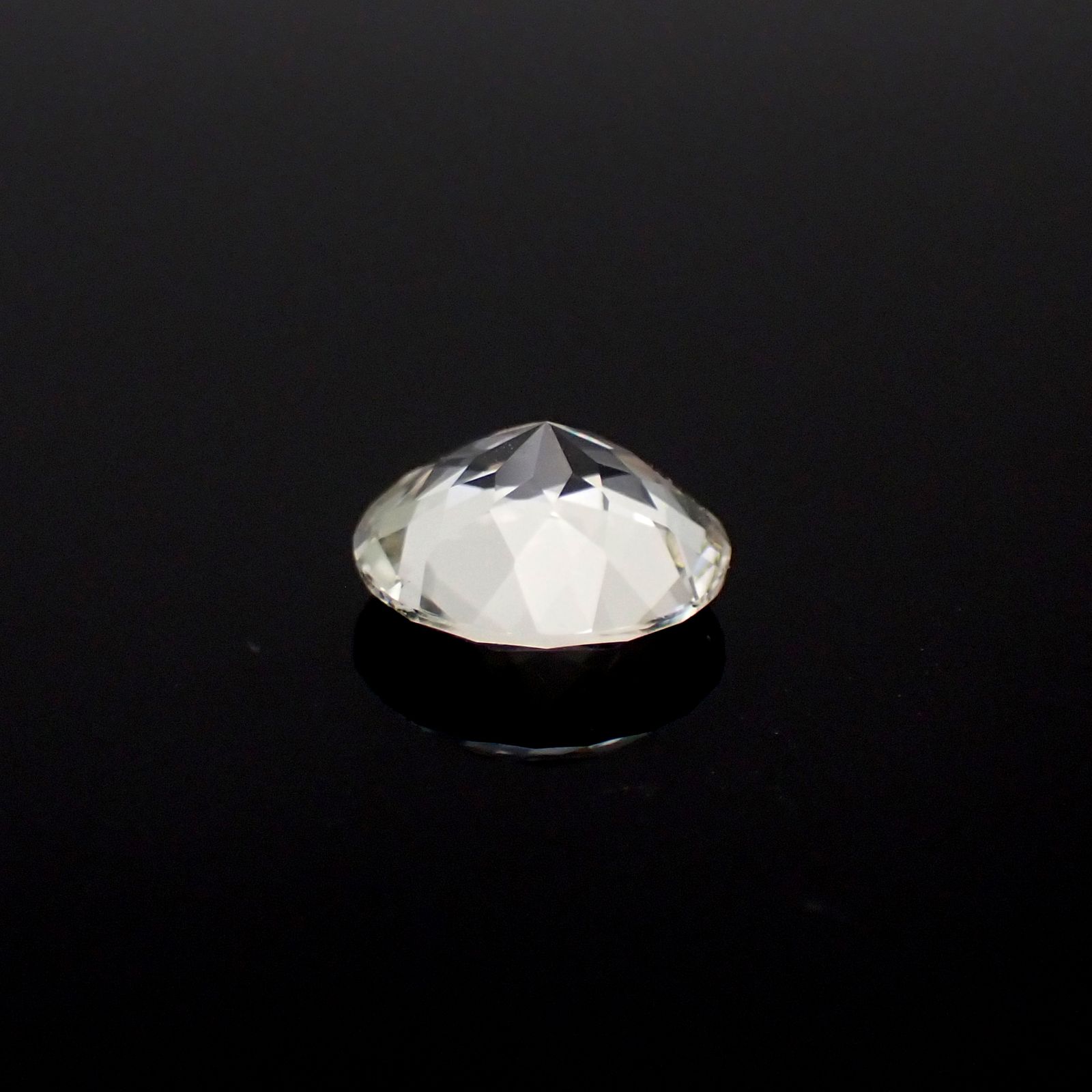 含バリウム・サニディン(宝石名サニディン)ドイツ産 1.69ct 識別済[231224973]8.5x8.5mm前後