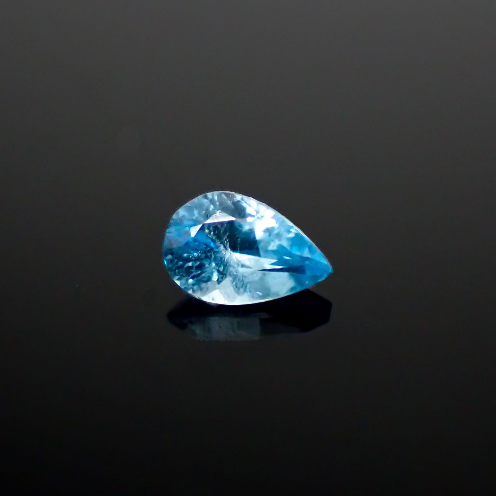ラズライト 天藍石 ブラジル産 0.13ct [241029274]4.2x2.8mm前後