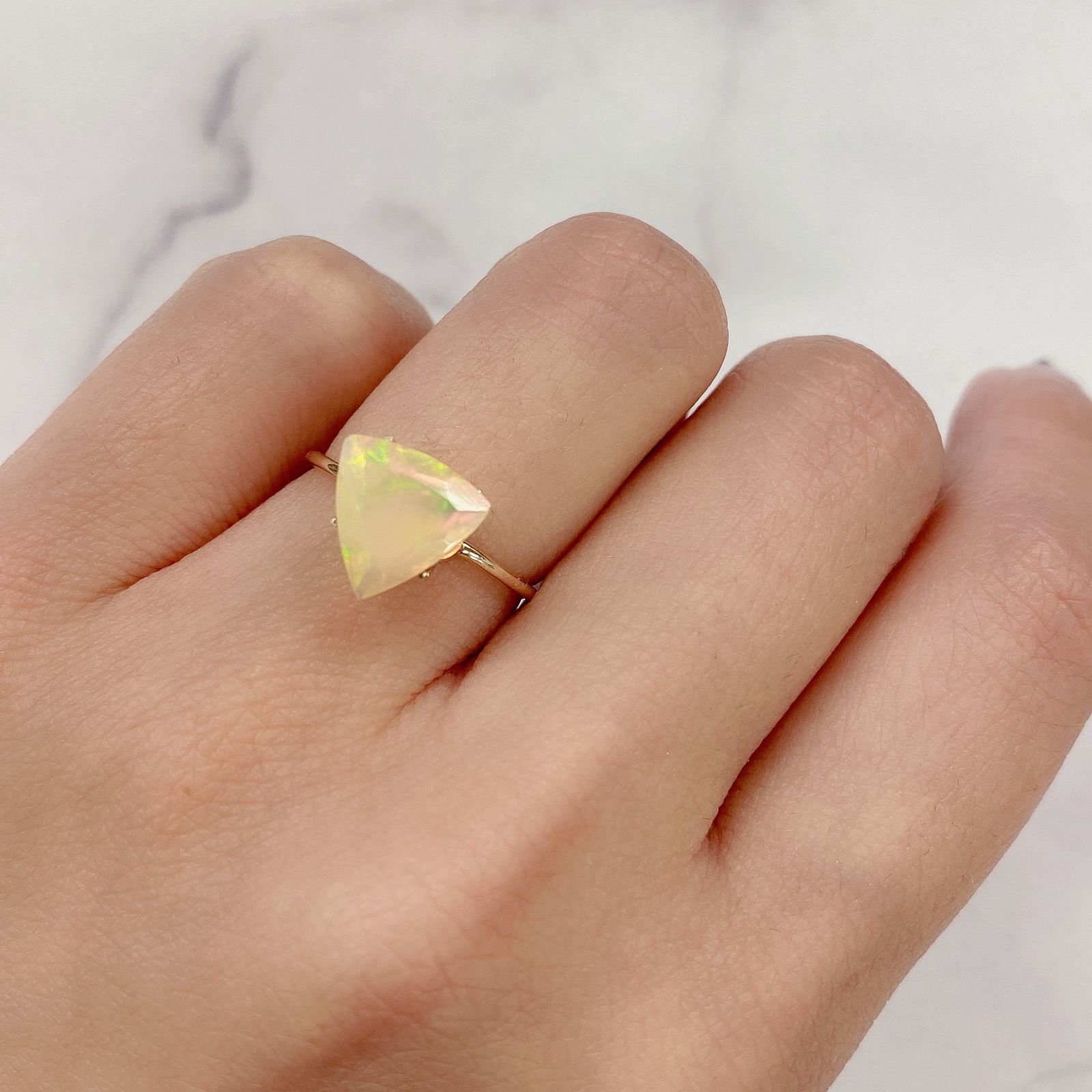 エチオピアオパール(宝石名オパール)エチオピア産 1.13ct 識別済[230521991]9.4x9.5mm前後
