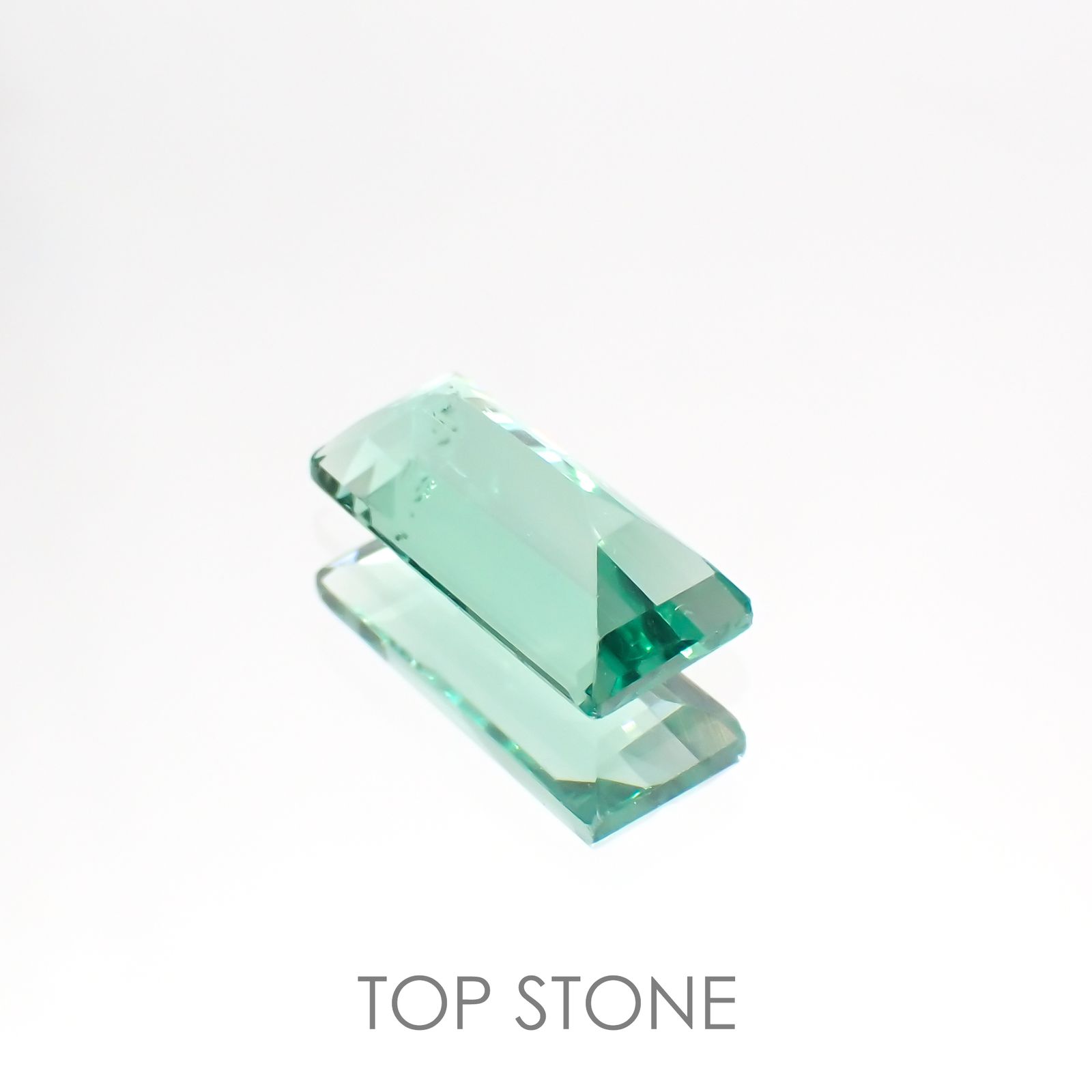 フローライト フルオレッセンス(宝石名フルオライト)イギリス・ロジャリー鉱山産 1.63ct 識別済[211113776]10.4x4.5mm前後
