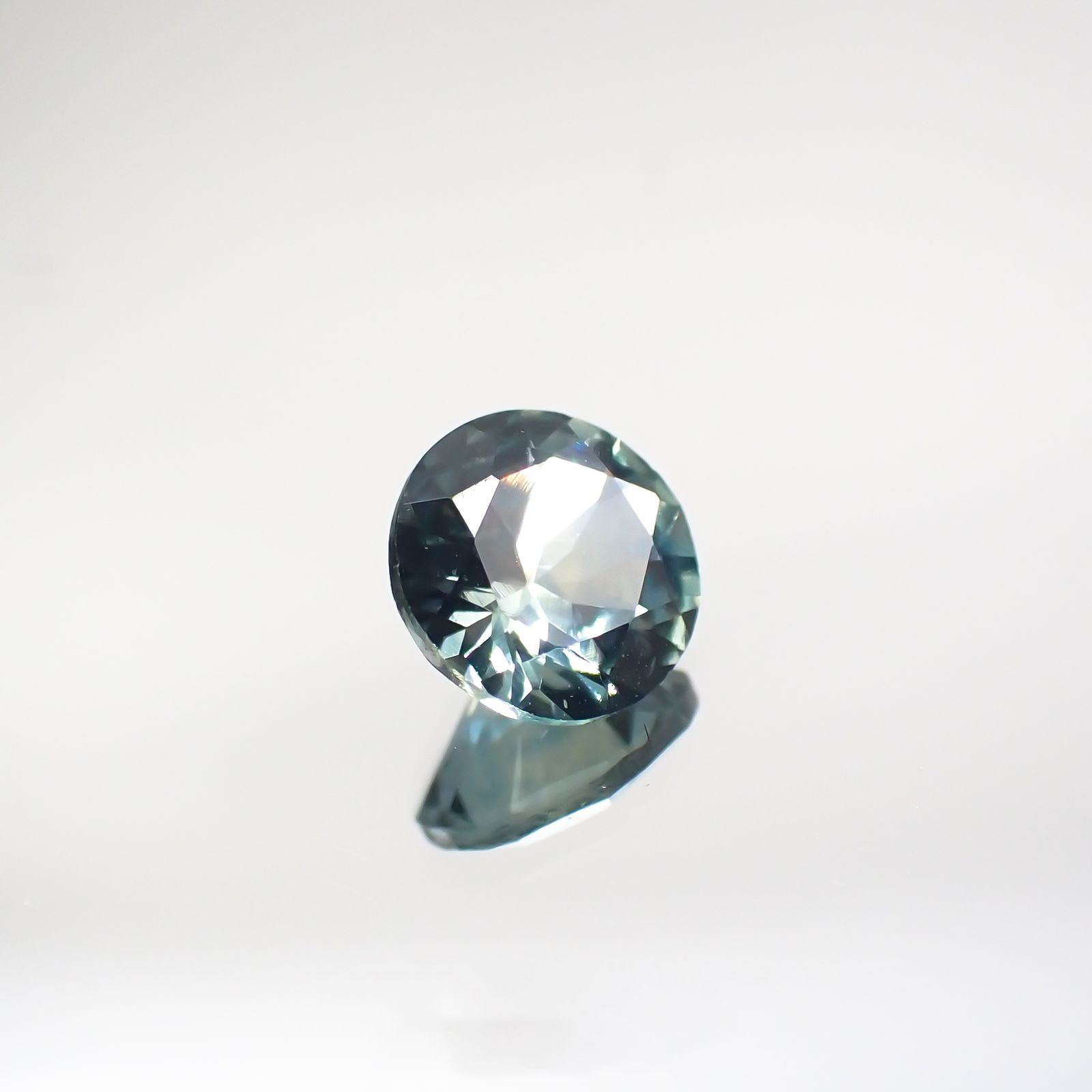 モンタナサファイア(宝石名サファイア) アメリカ・モンタナ州産 0.57ct 識別済[210712111]5.1×5.1mm前後