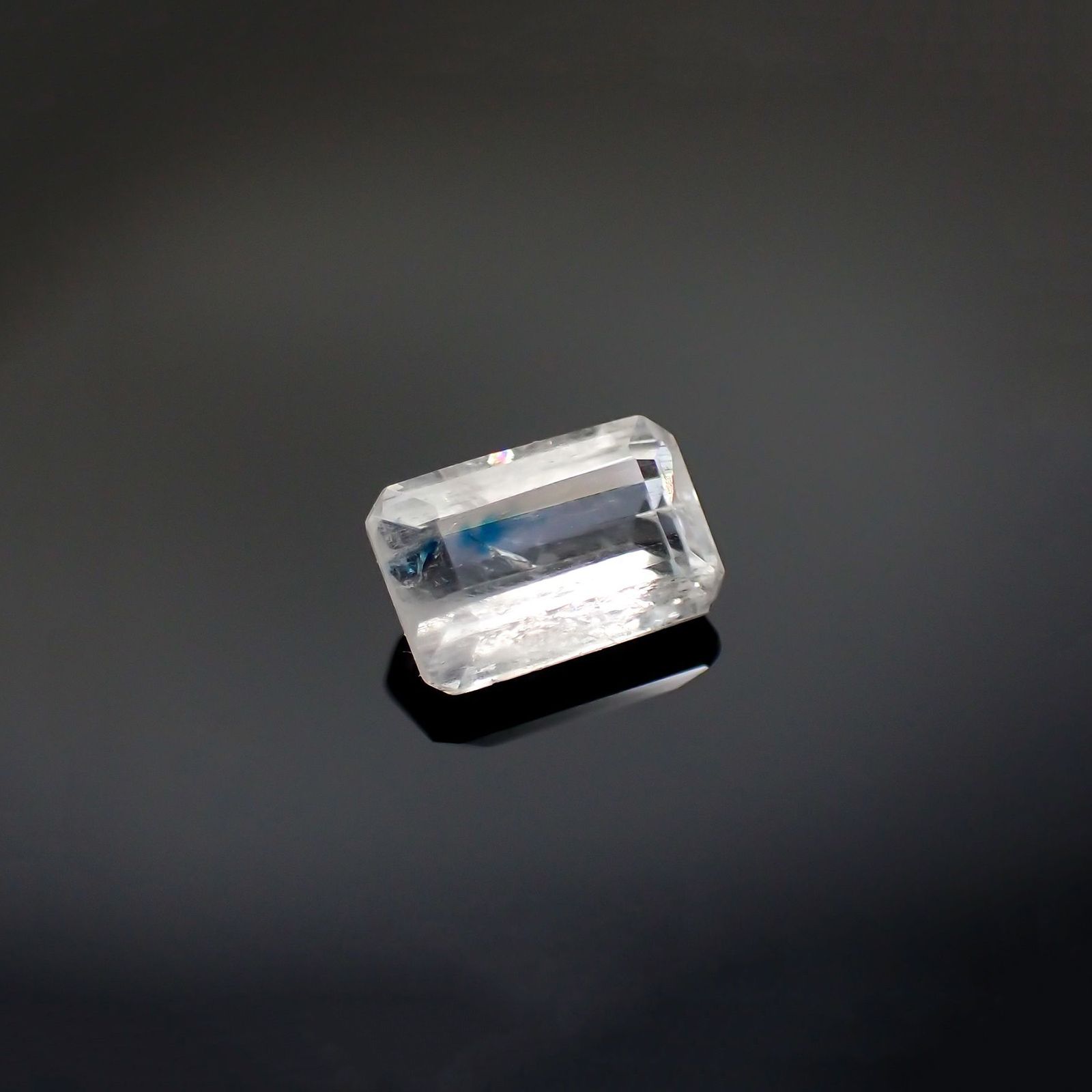 ユークレース(宝石名ユークレース)ブラジル産 0.930ct ソ付(彩珠)[230522048]7x4.6mm前後