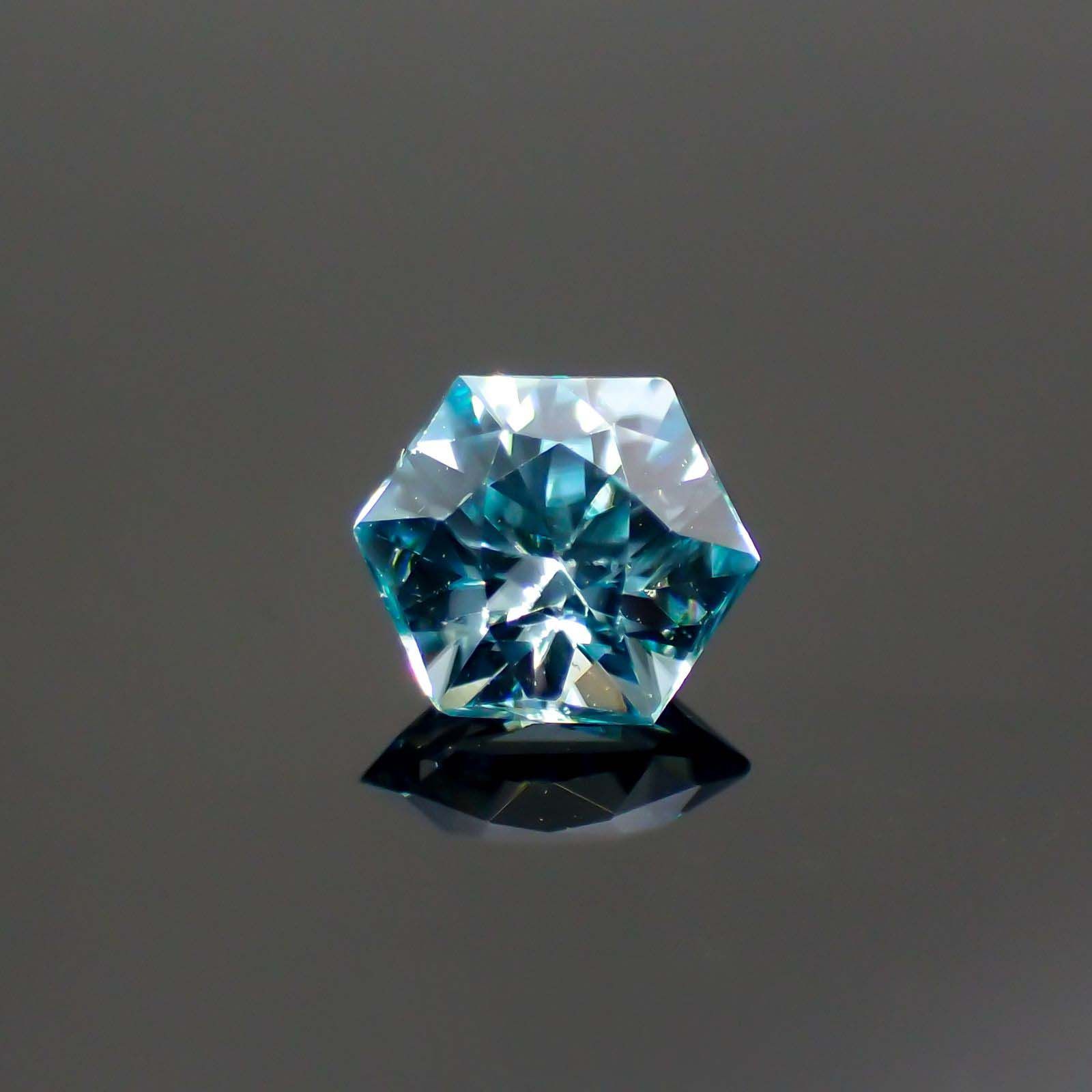 ◇ヘキサゴンカット◇ブルージルコン(宝石名ジルコン)カンボジア産 0.73ct 識別済[220113994]4.8x4.8mm前後