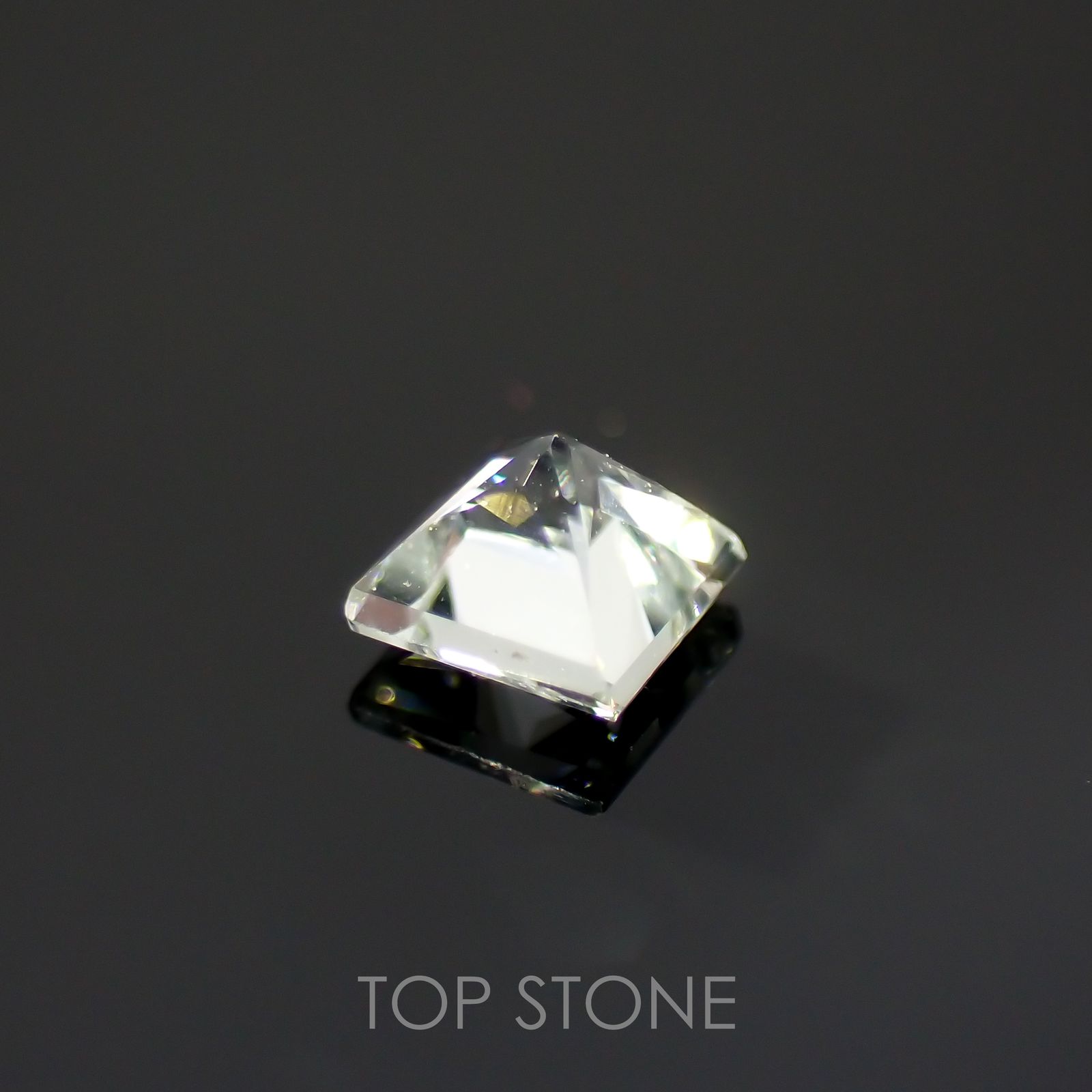 ◇プリンセスカット◇リューコガーネット(宝石名ホワイト グロッシュラー・ガーネット)ビルマ産 0.13ct 識別済[220115440]2.5x2.5mm前後