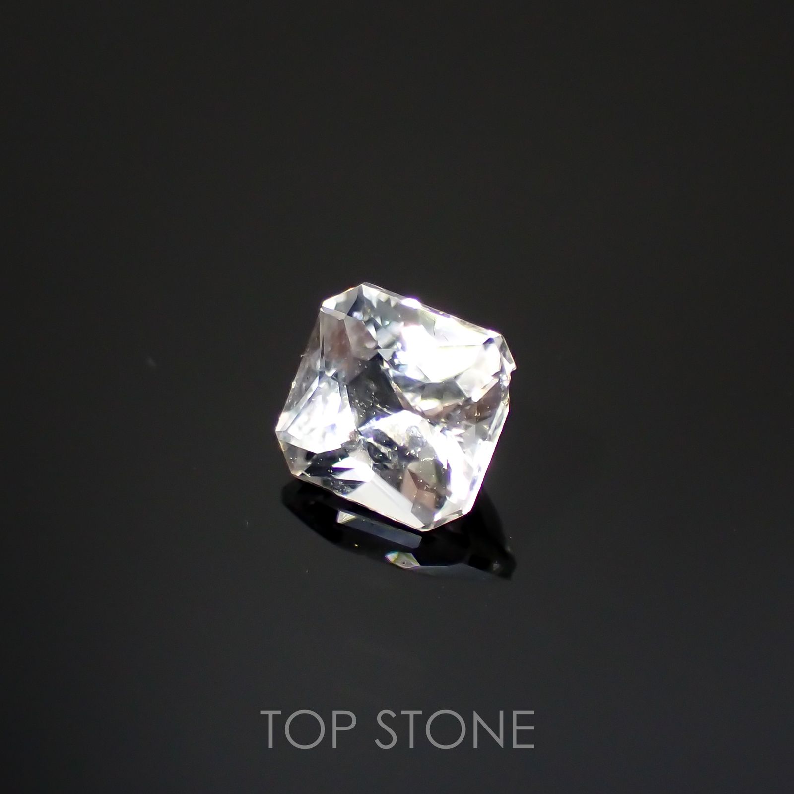 フェナカイト(宝石名フェナカイト)ブラジル産 0.58ct 識別済[220115176]5.1x4.8mm前後