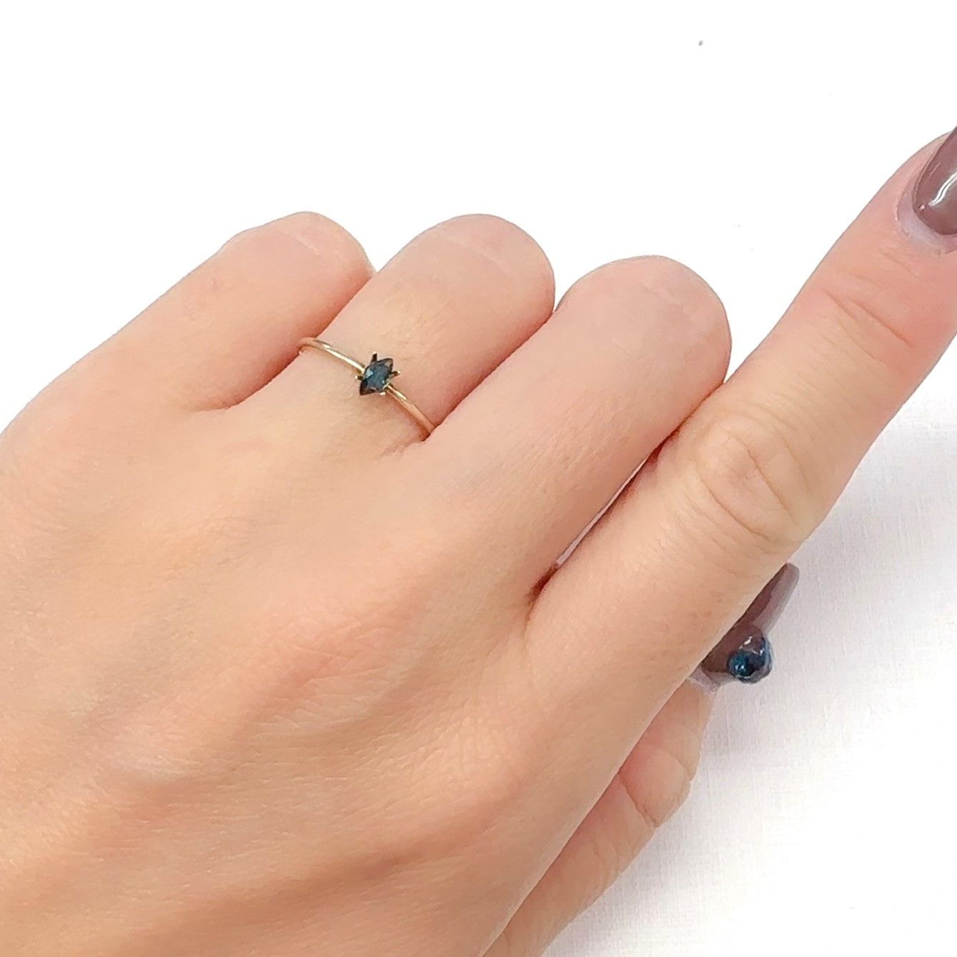 ベキリーブルーガーネット（カラーチェンジガーネット アレキタイプ） マダガスカル・ベキリー産 0.12ct[240628280]4.8x2.3mm前後