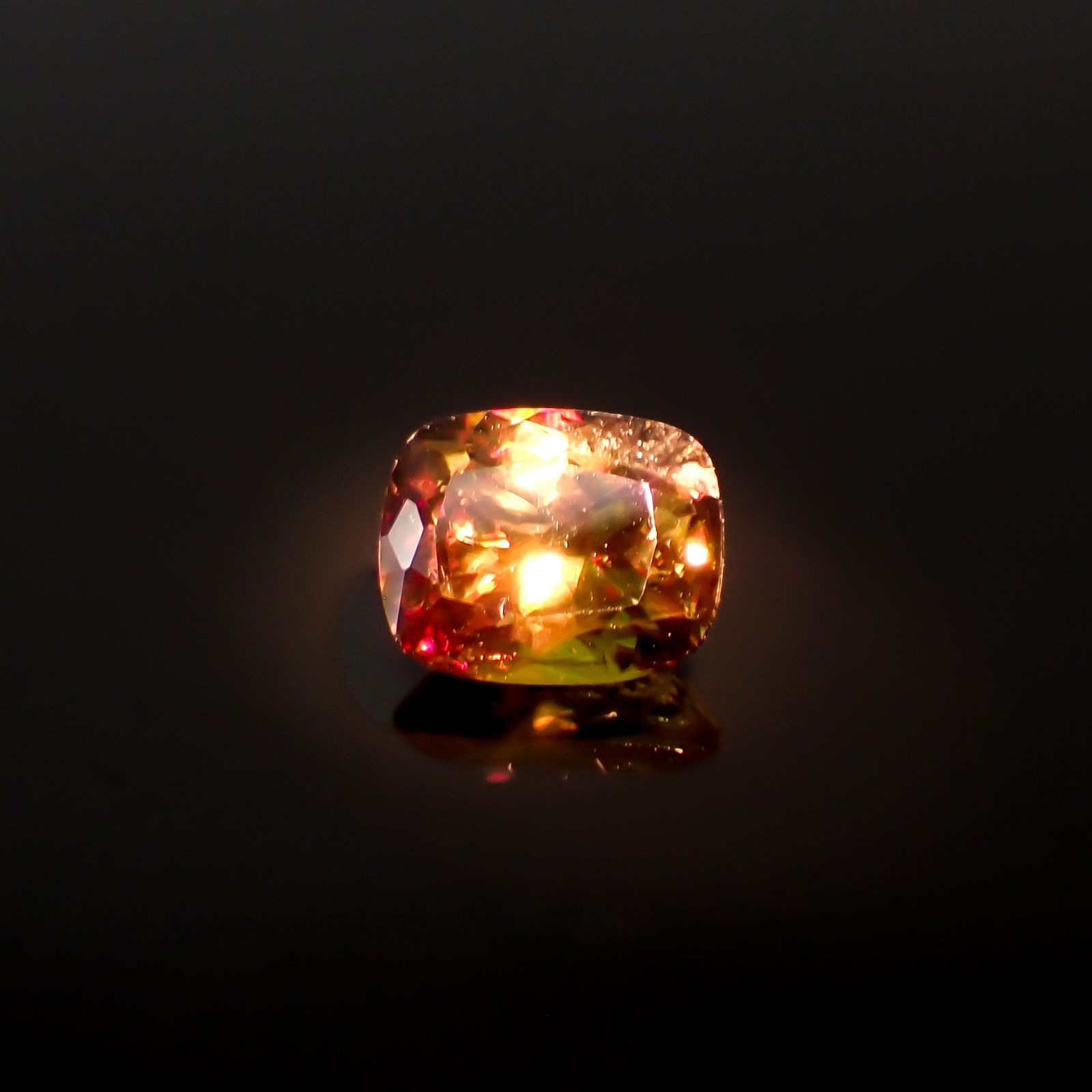 カラーチェンジスフェーン パキスタン産 1.58ct[231224744]7.5x6mm前後