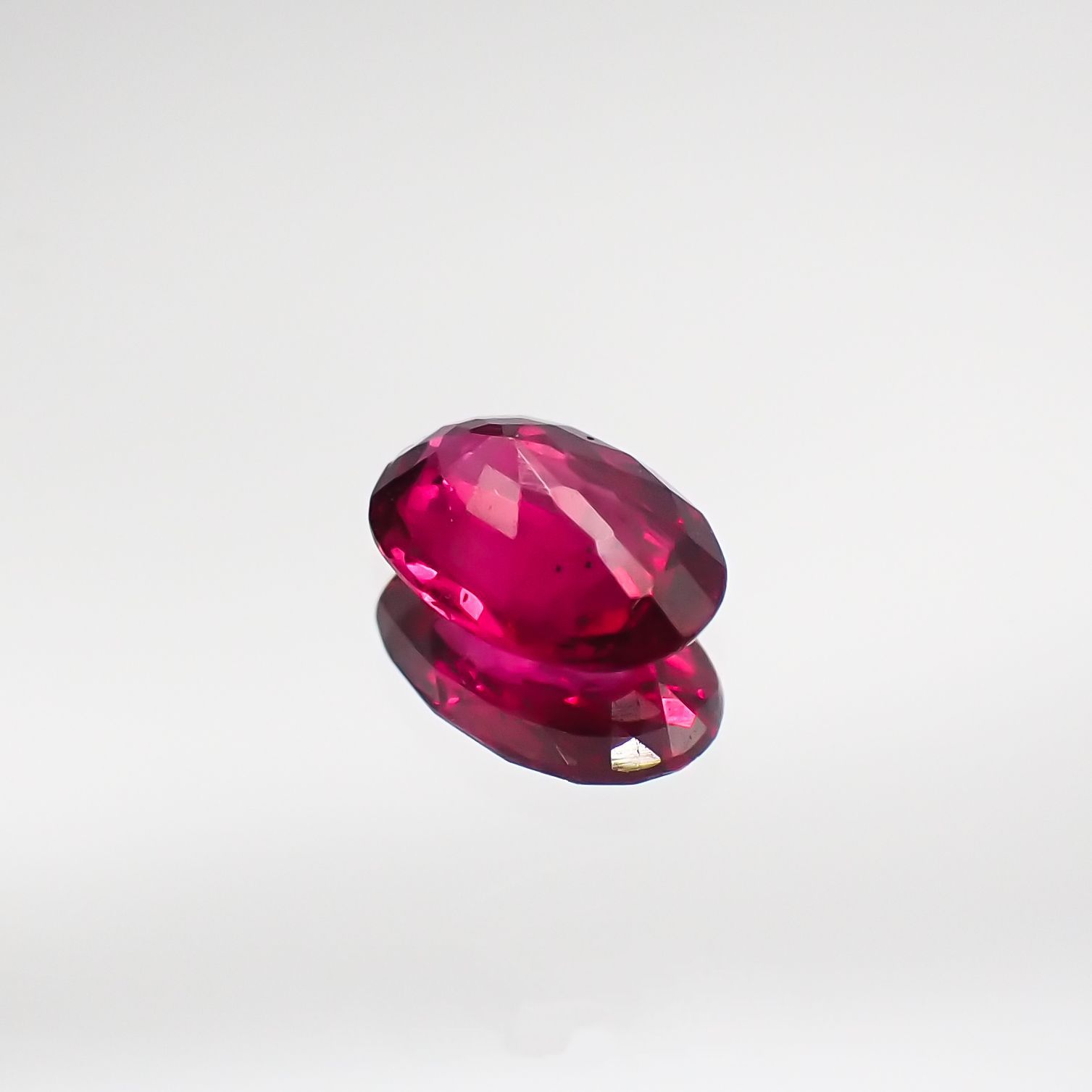 ルビー 非加熱(宝石名ルビー) マダガスカル産 0.33ct 識別済[210711716]5.3×3.6mm前後