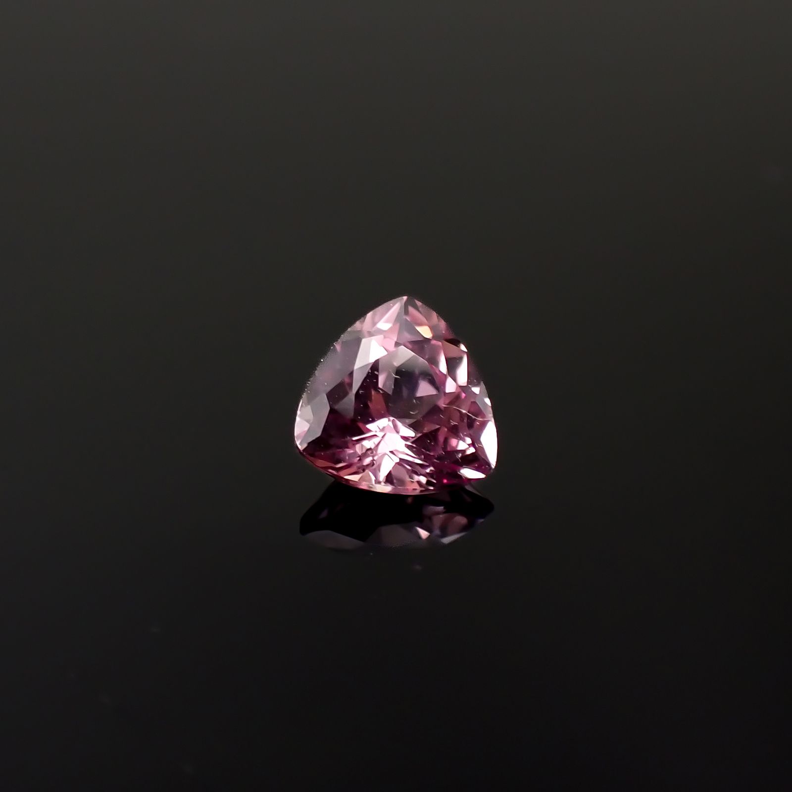 ドラゴンガーネット タンザニア産 1.02ct[240326661]6.3x6.2mm前後