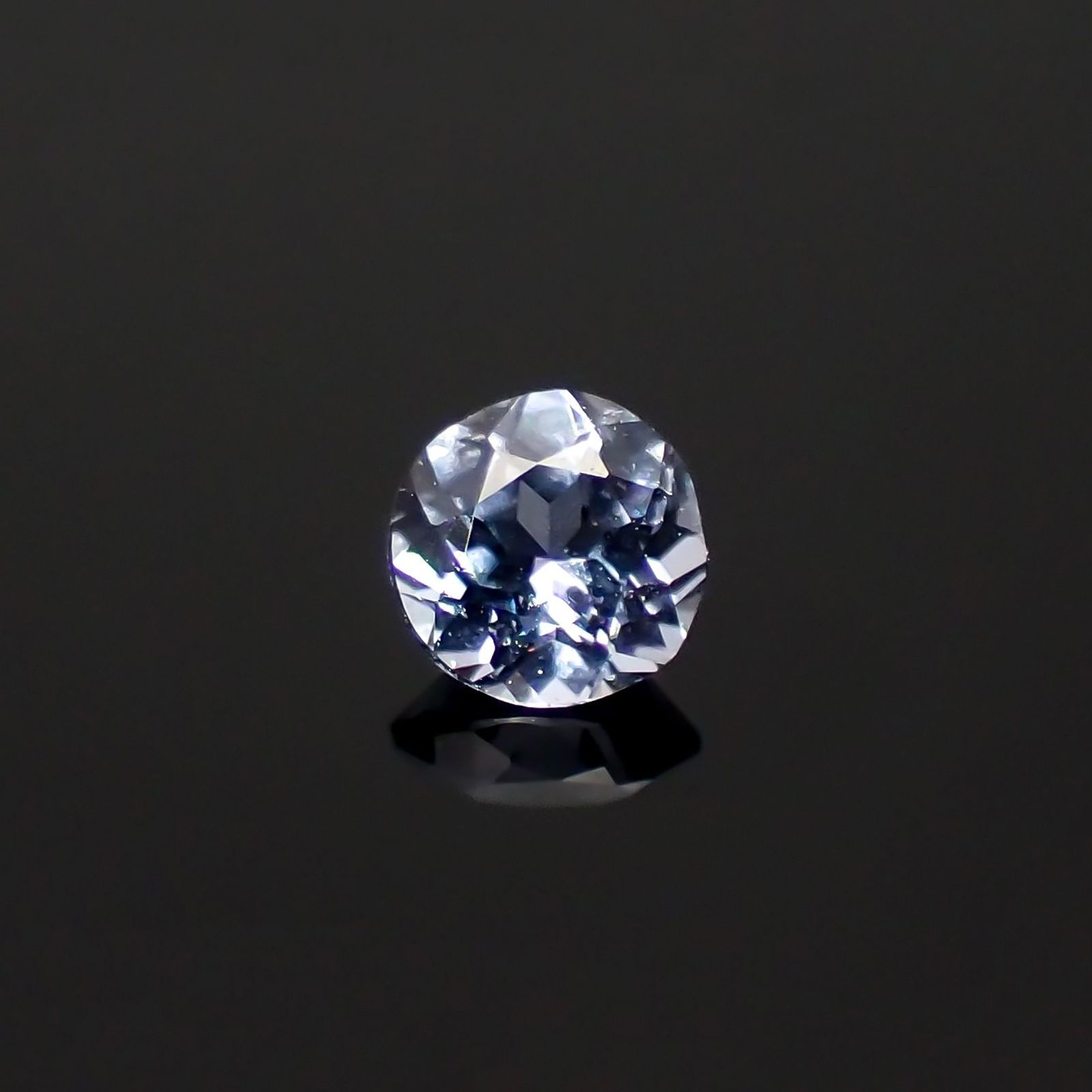 コバルトブルースピネル(宝石名ブルー・スピネル)タンザニア産 ソ付(日独) 0.116ct / 2.96x3.04mm前後 [260722545]
