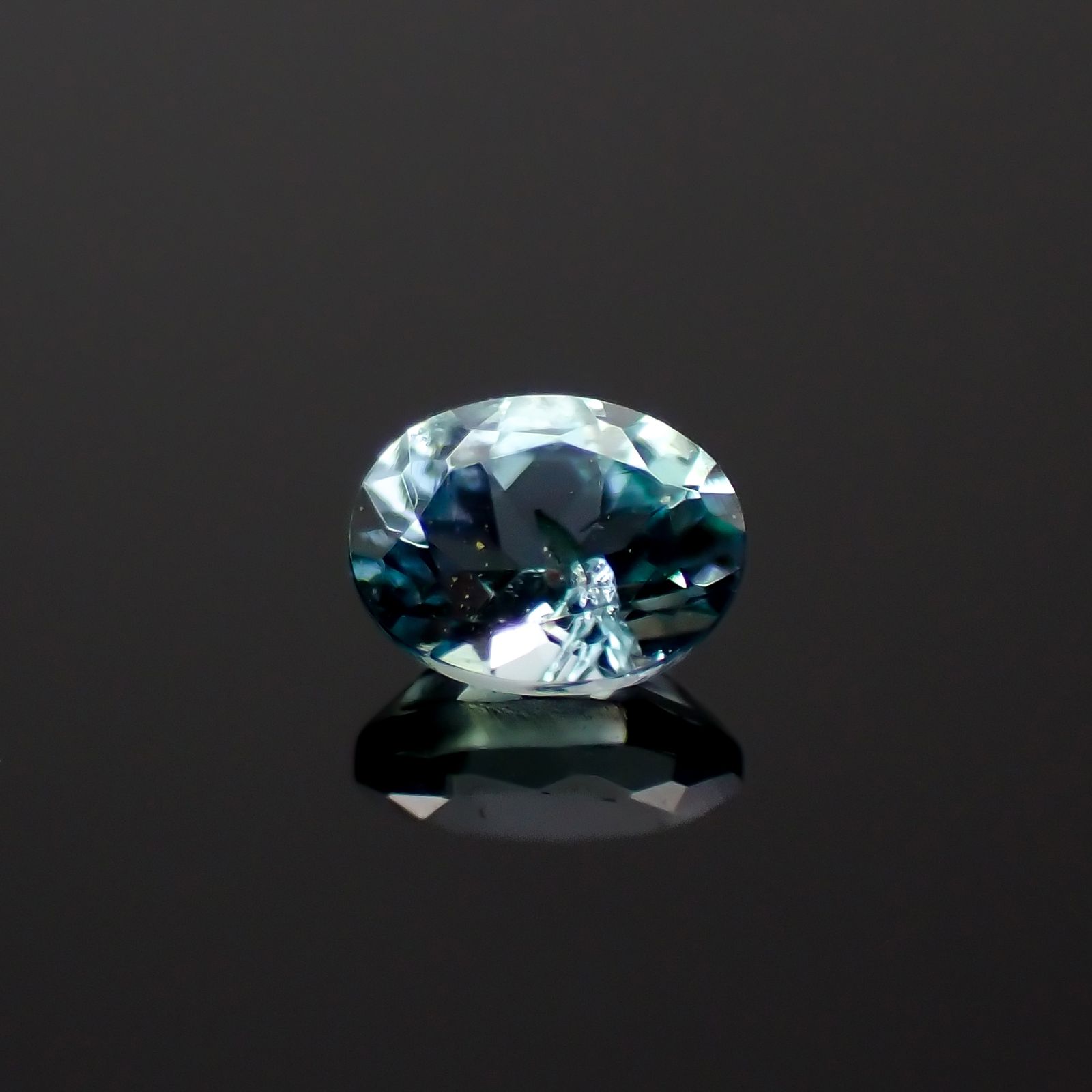 ブルーコーネルピン(宝石名コーネルピン)タンザニア産 0.11ct 識別済[230722857]3.3x2.5mm前後