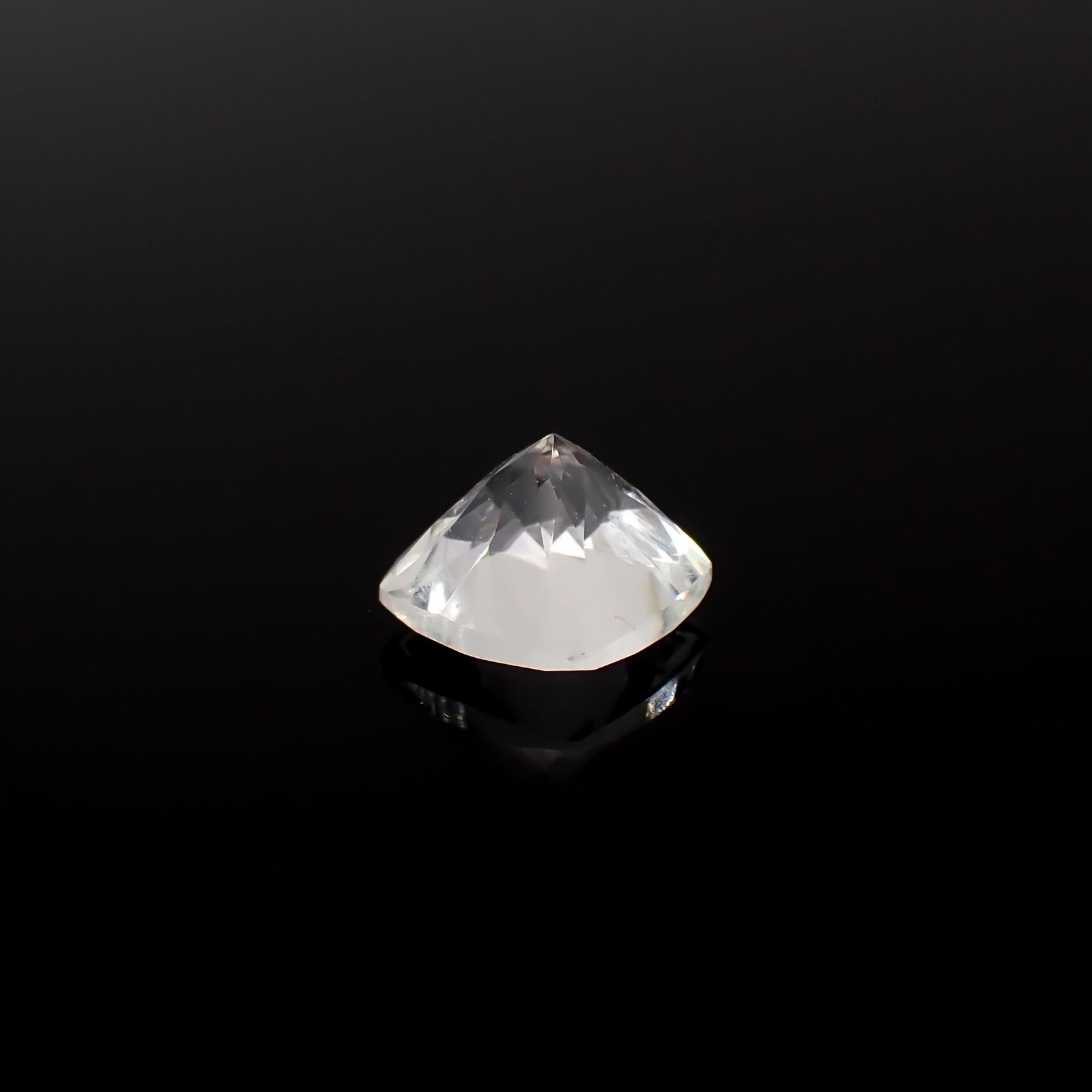 ゴッシェナイト パキスタン・ヒマラヤ産 1.40ct[240527460]7.2x7.2mm前後